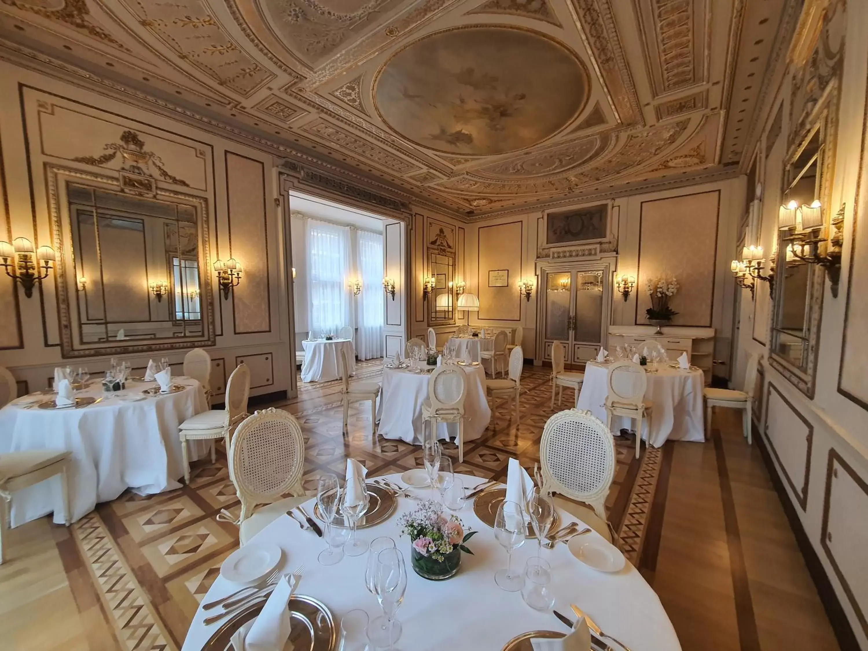 Restaurant/Places to Eat in Hotel Bristol Palace