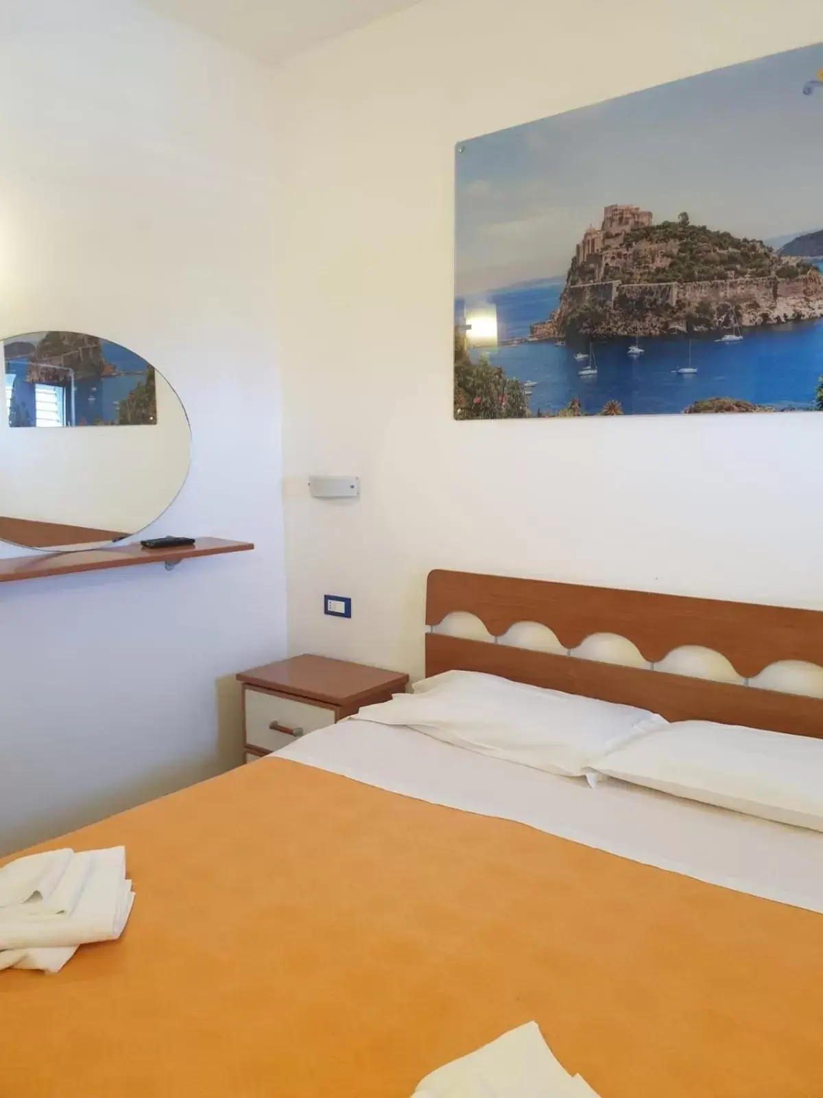 Photo of the whole room, Bed in Hotel Mareluna Ischia