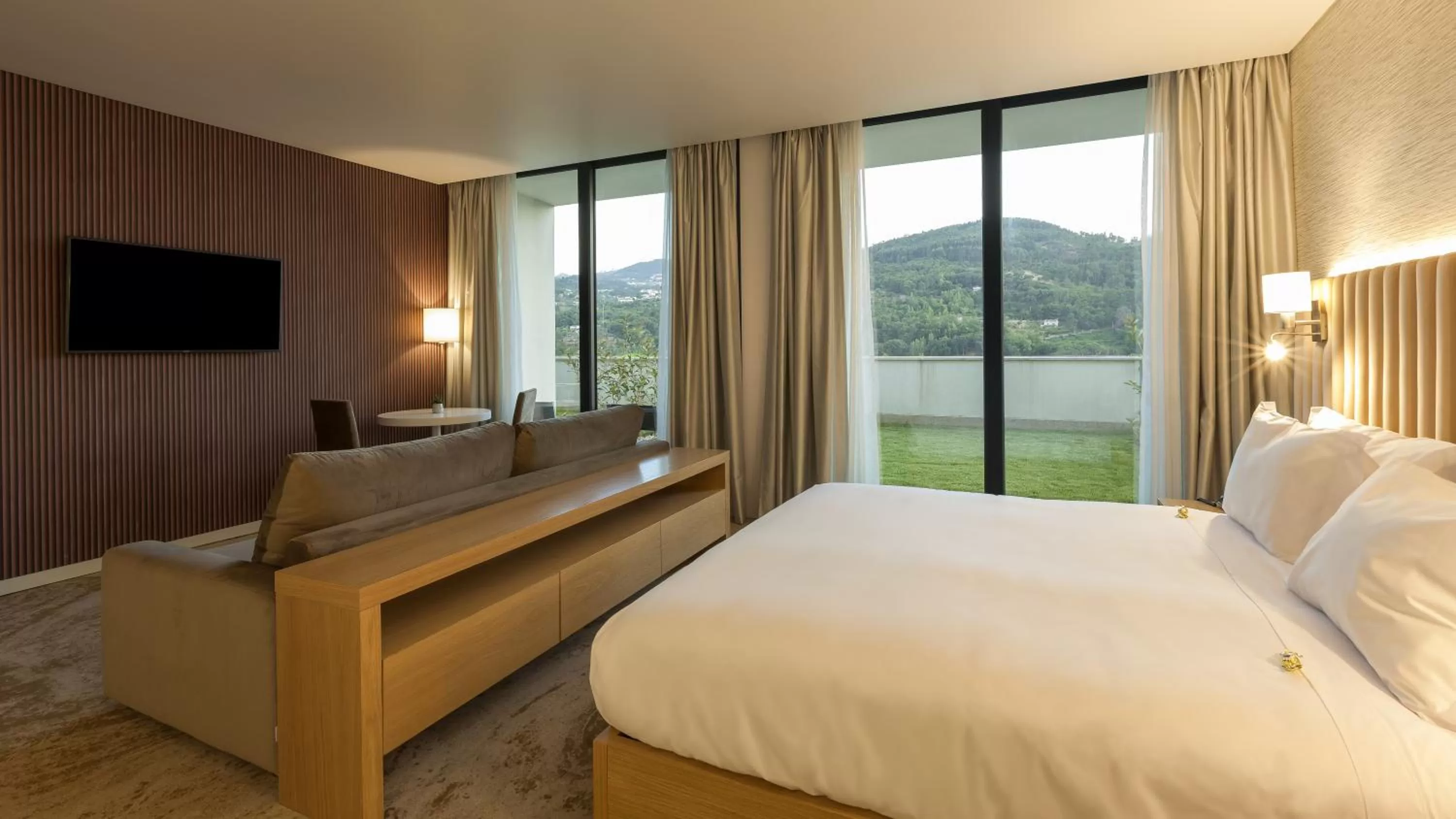 View (from property/room), Bed in Douro Royal Valley Hotel & Spa