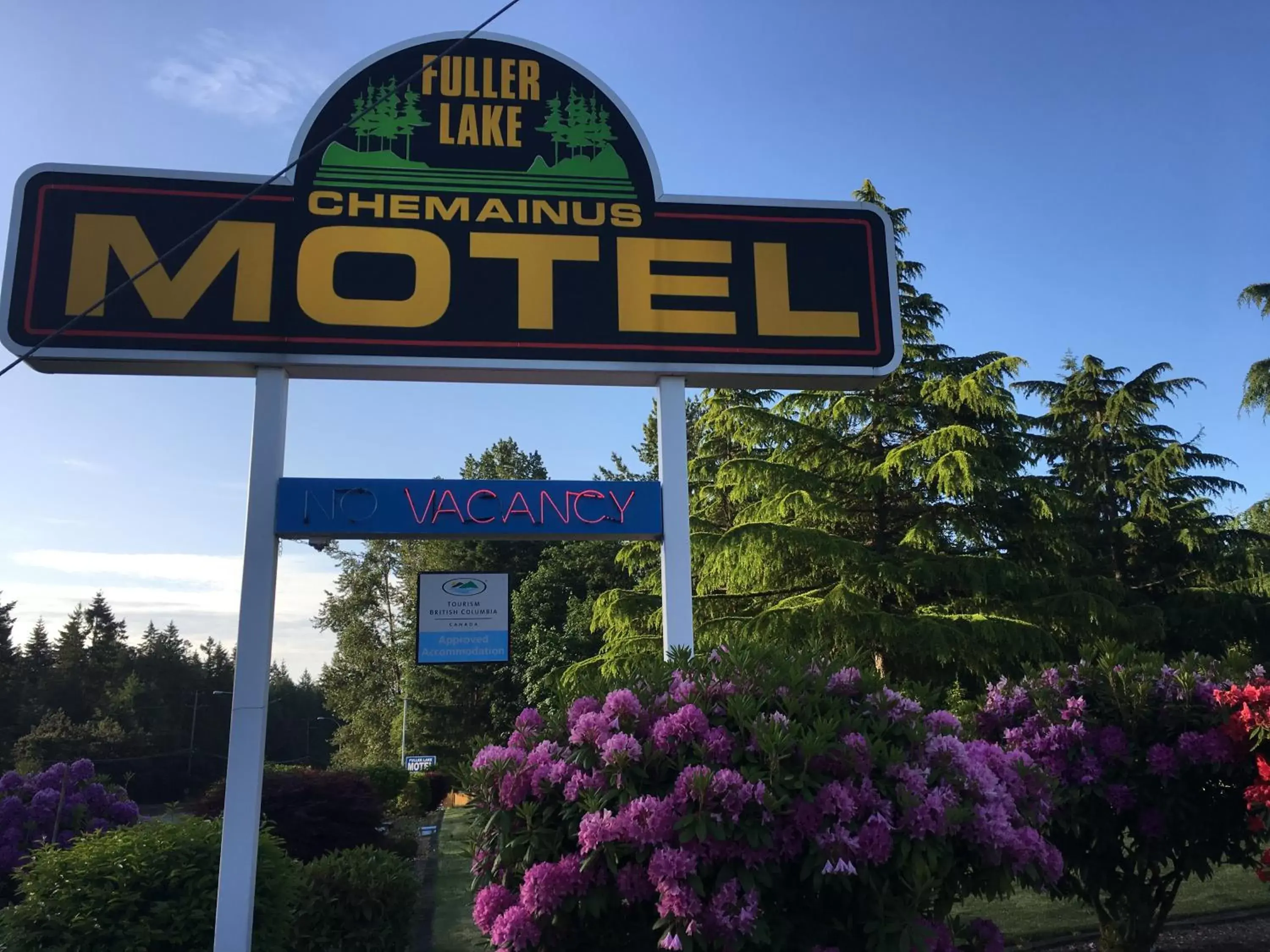 Property logo or sign in Fuller Lake Chemainus Motel