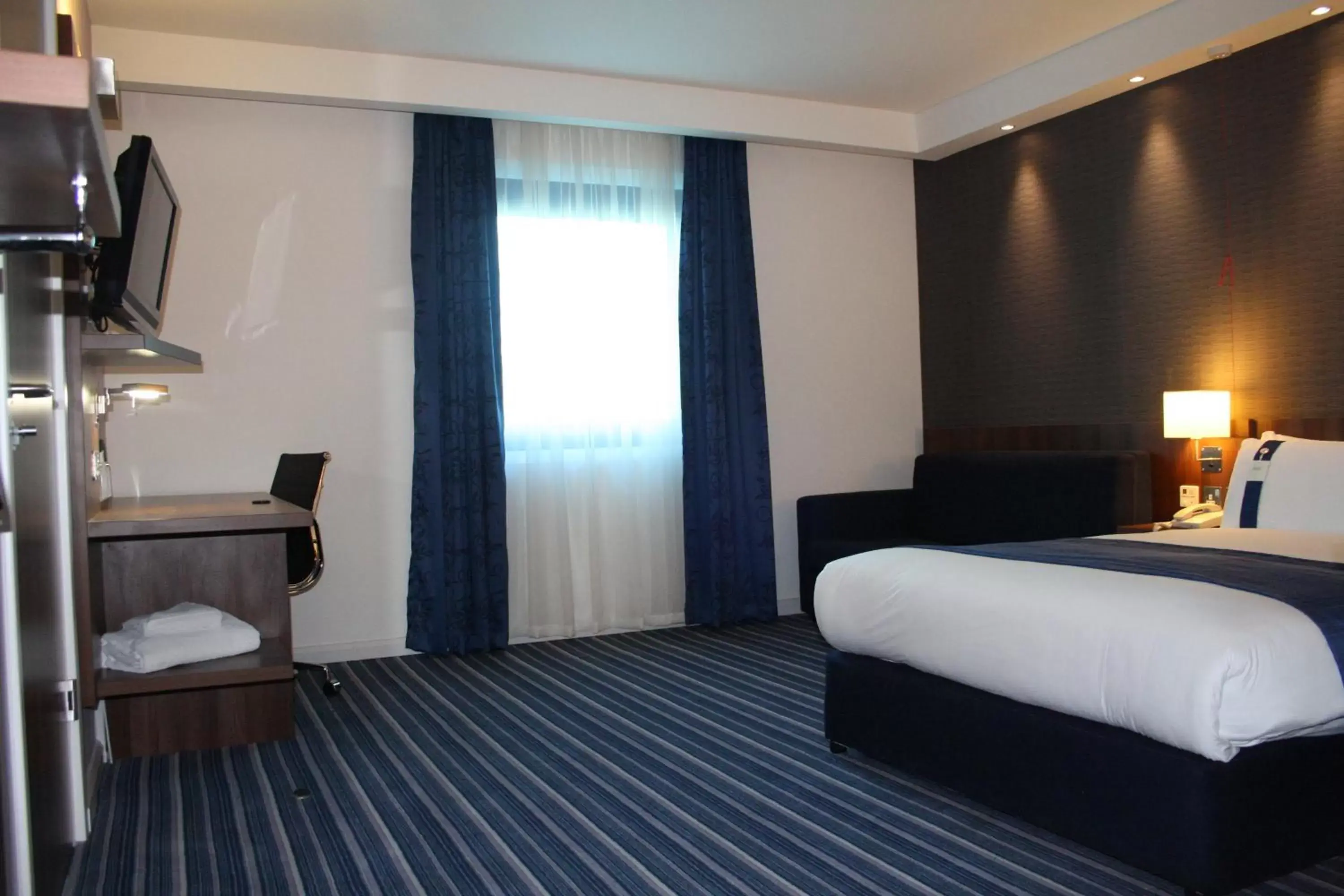 Photo of the whole room, Bed in Holiday Inn Express London Stratford, an IHG Hotel