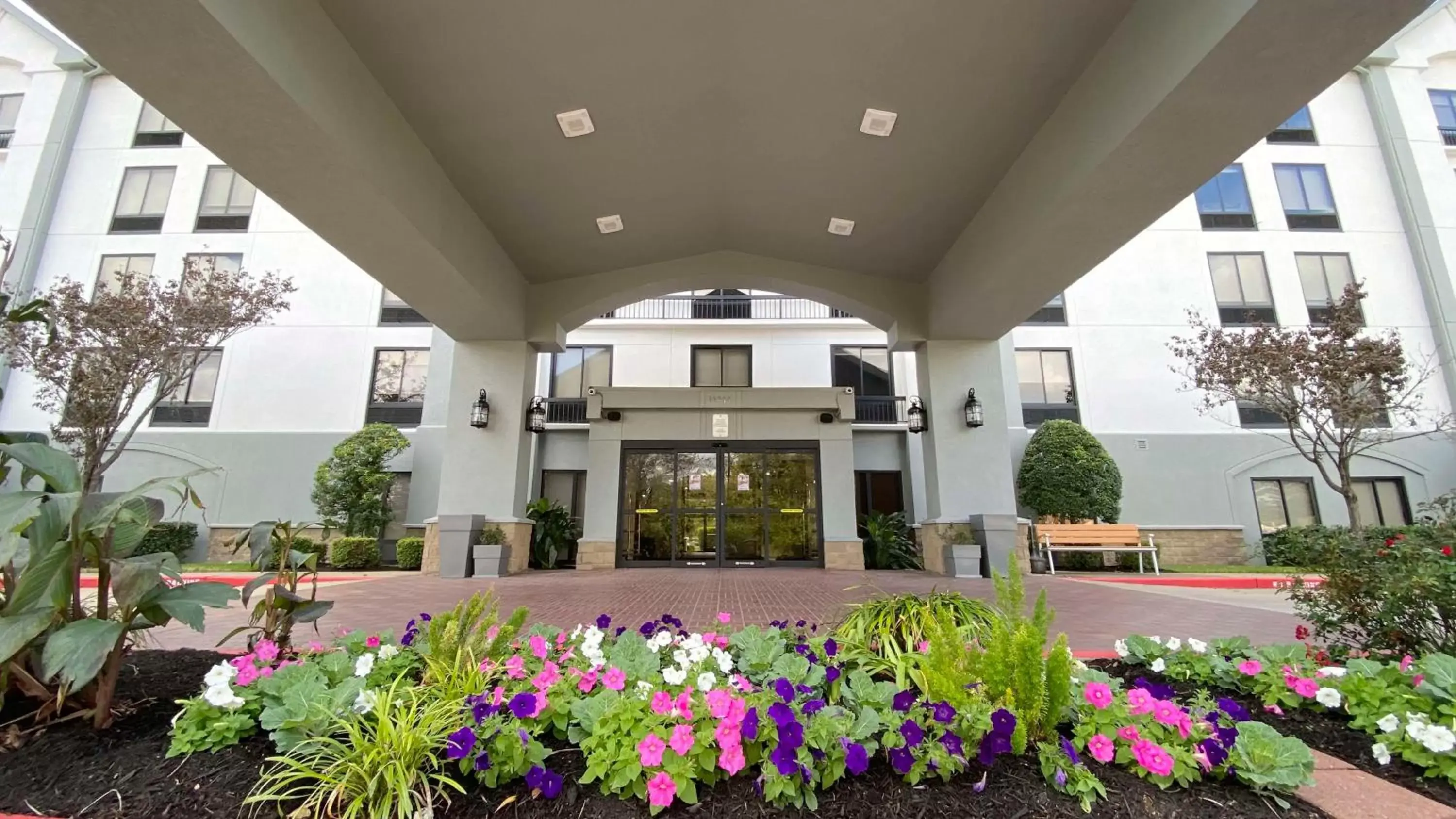 Property building in Best Western Plus Sugar Land/Stafford