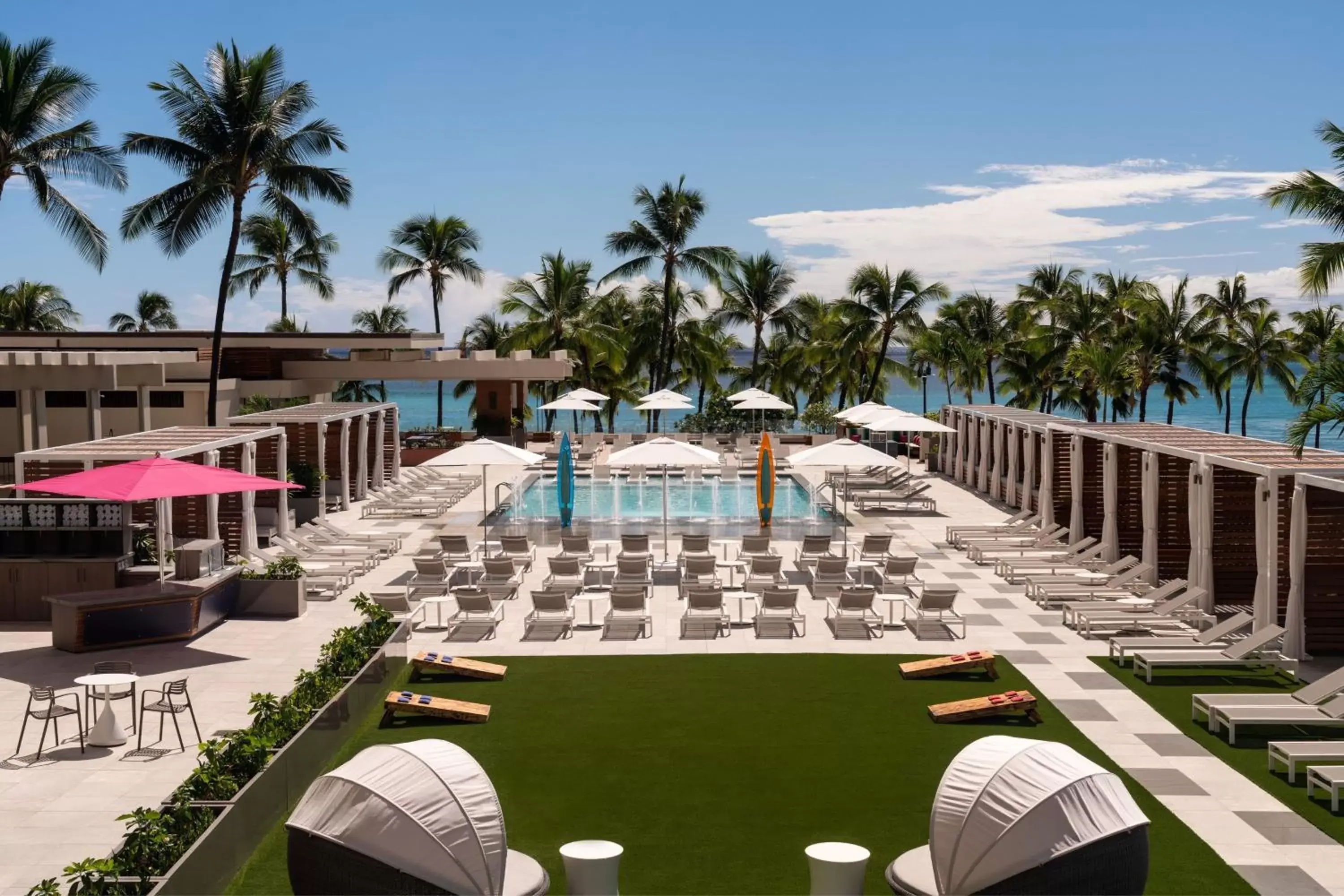 Swimming pool, Pool View in Waikiki Beach Marriott Resort & Spa