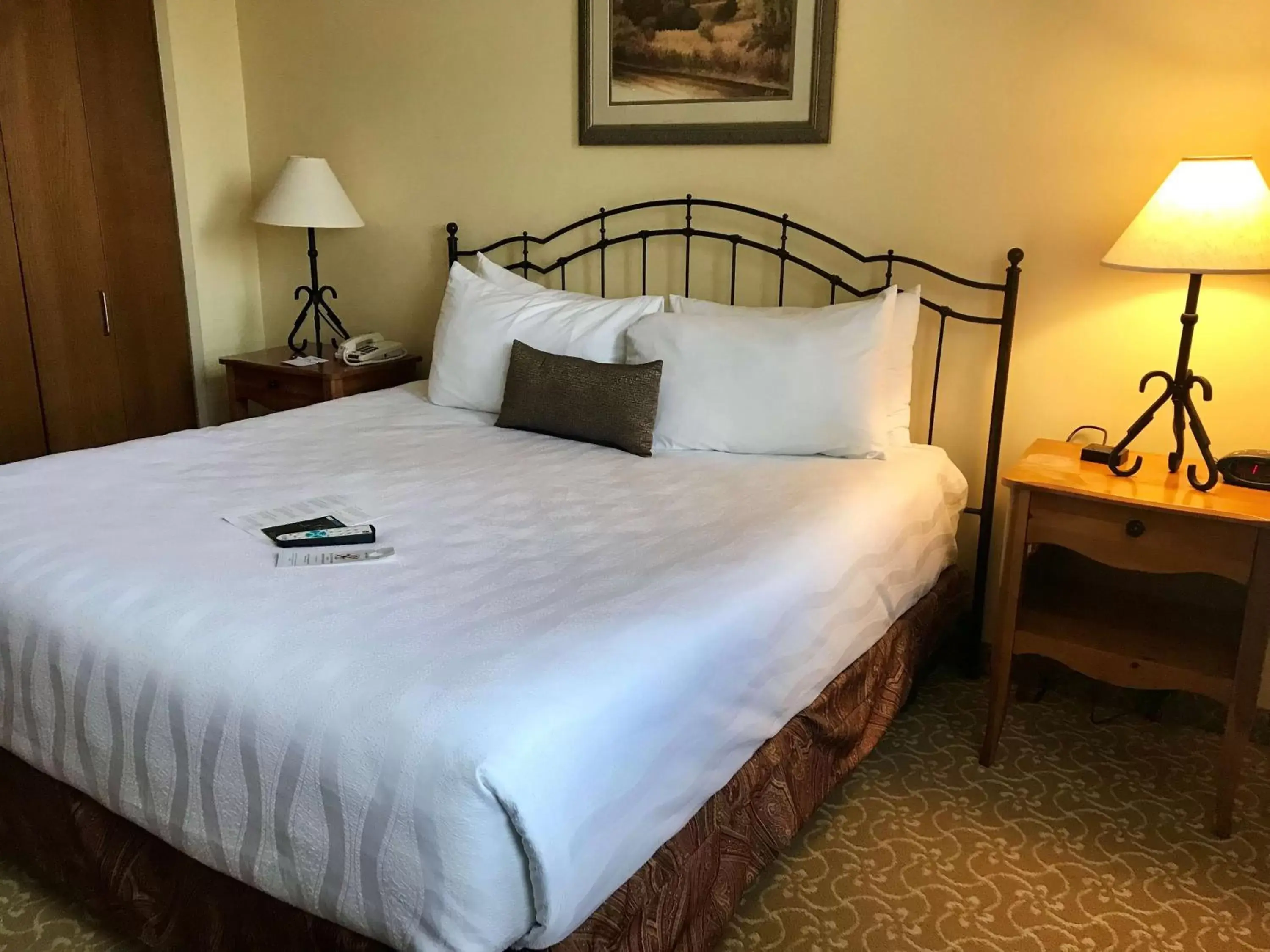 Bed in Best Western Plus Waterbury - Stowe