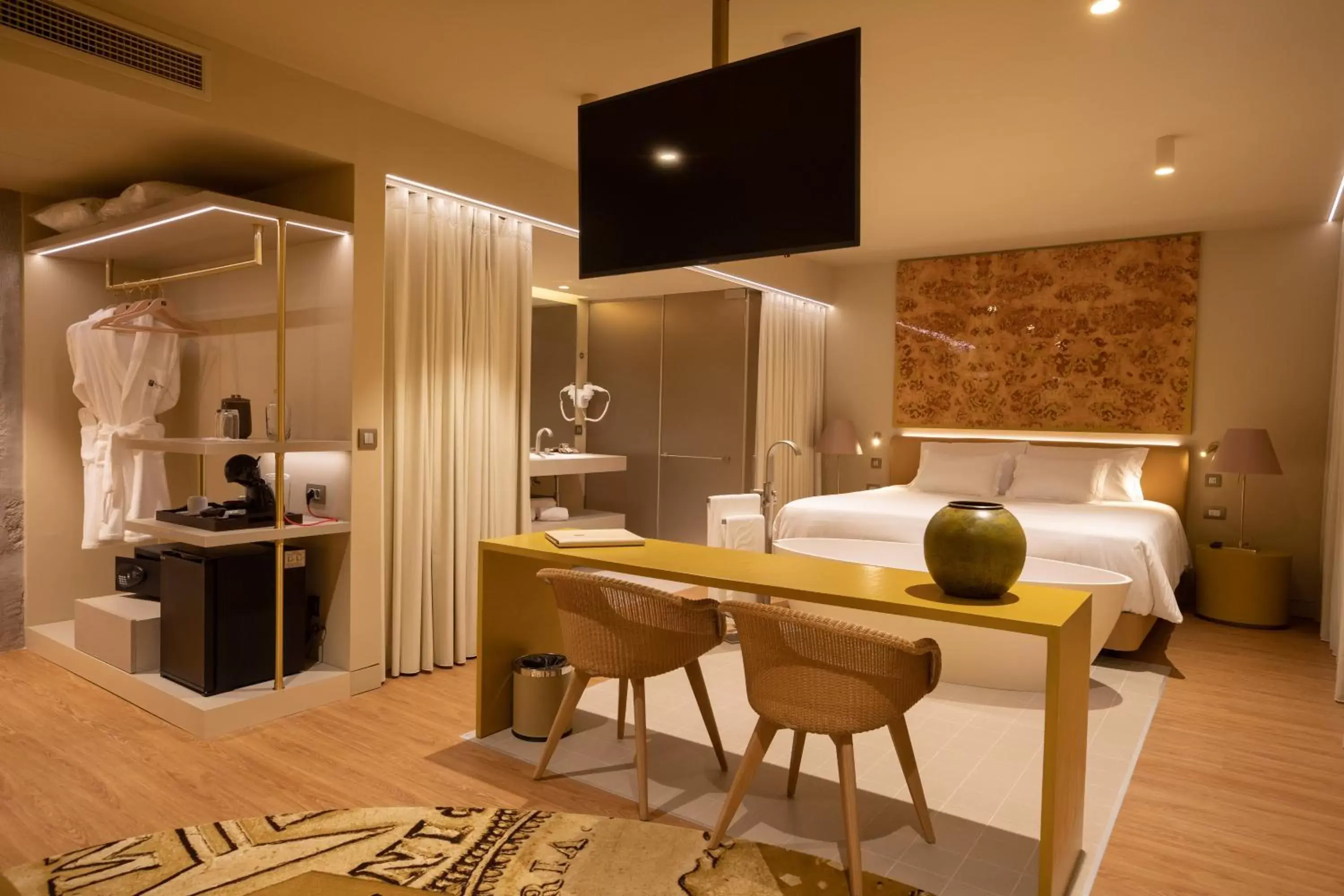 Bedroom, TV/Entertainment Center in Zenite Boutique Hotel & SPA