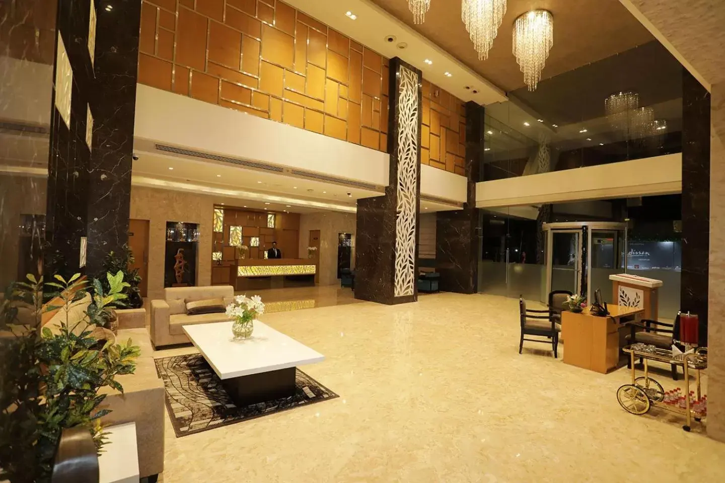 Lobby or reception, Restaurant/Places to Eat in Radisson Udaipur