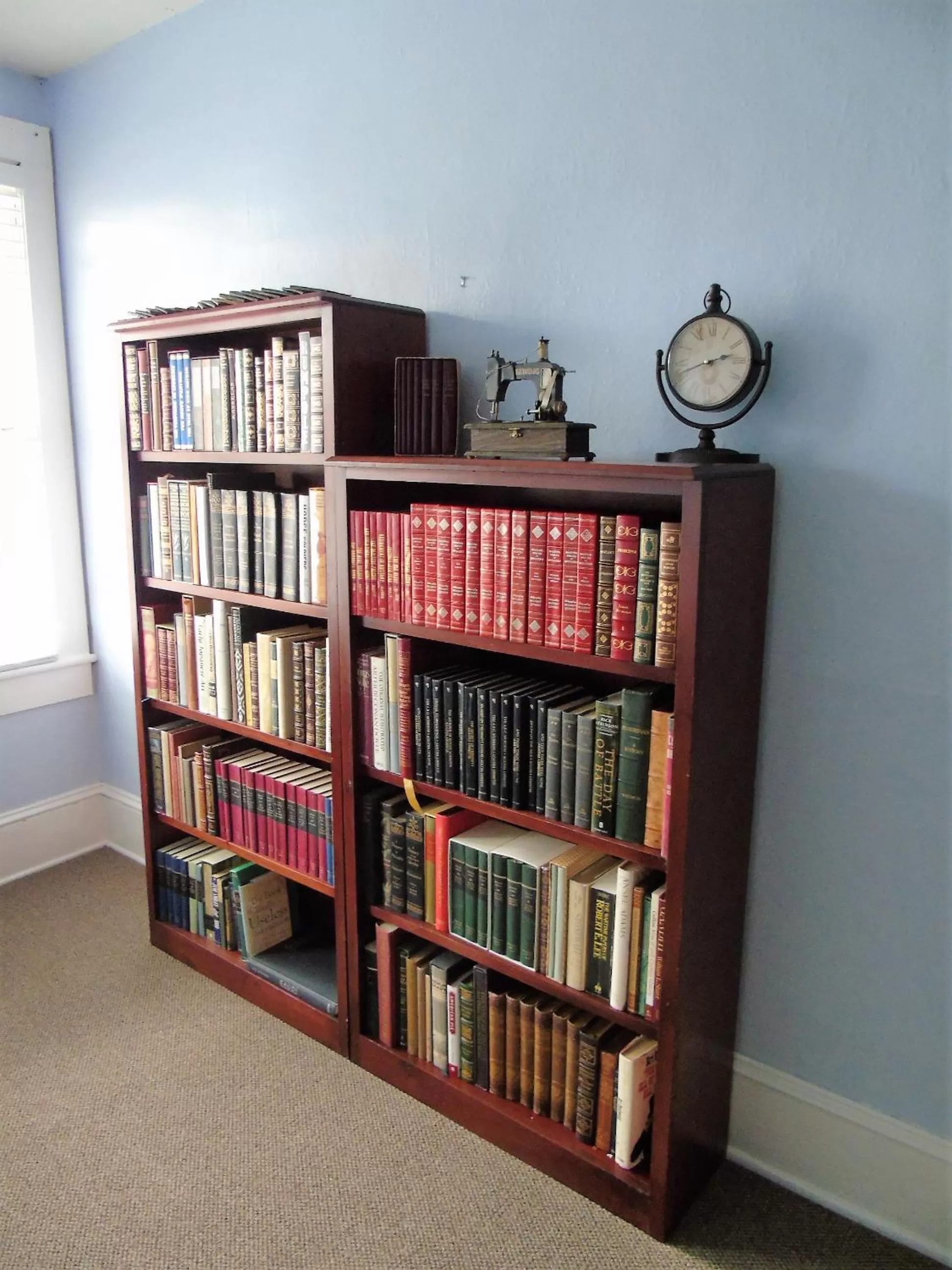 Library in The Charleston Inn