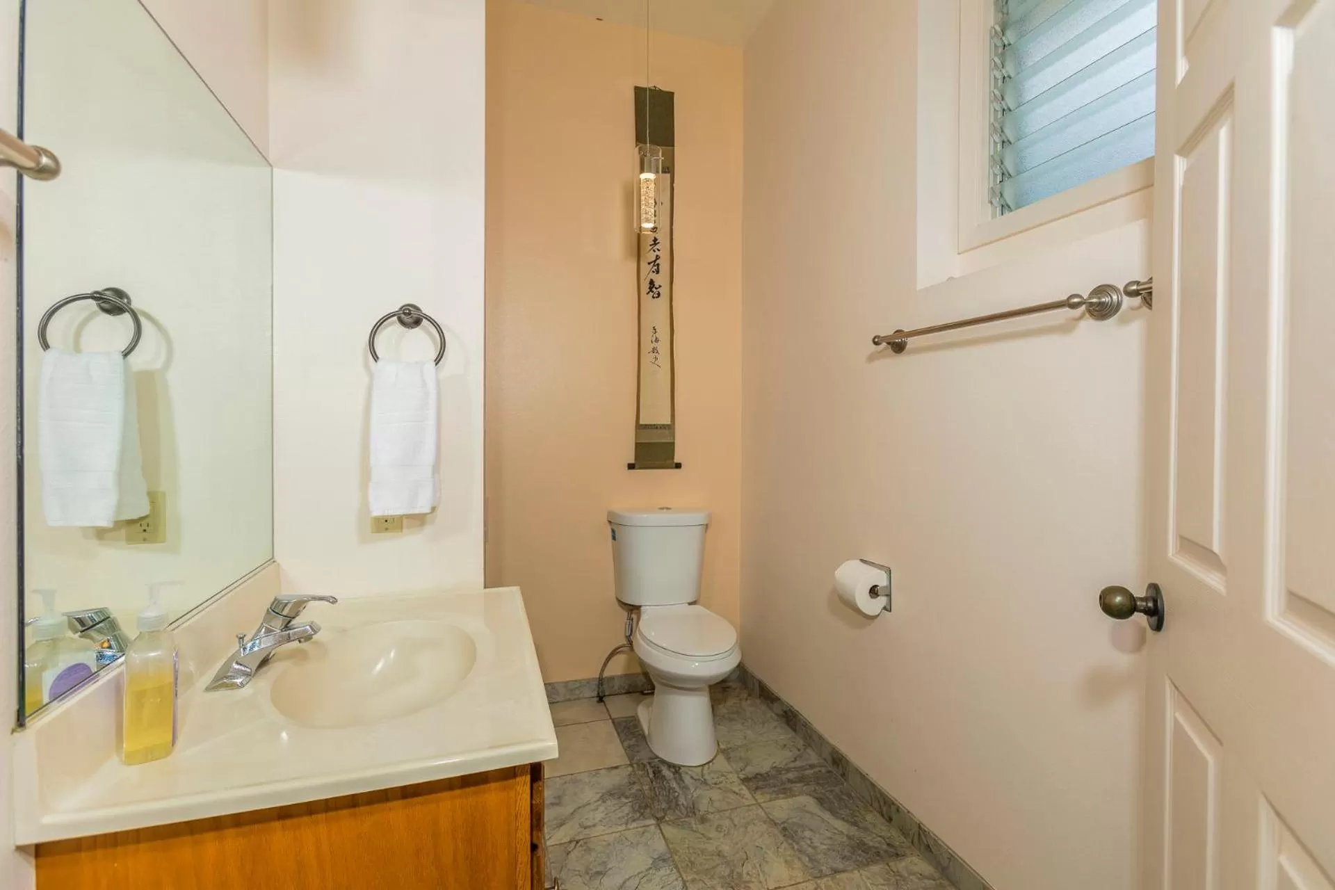 Bathroom in Luana Inn