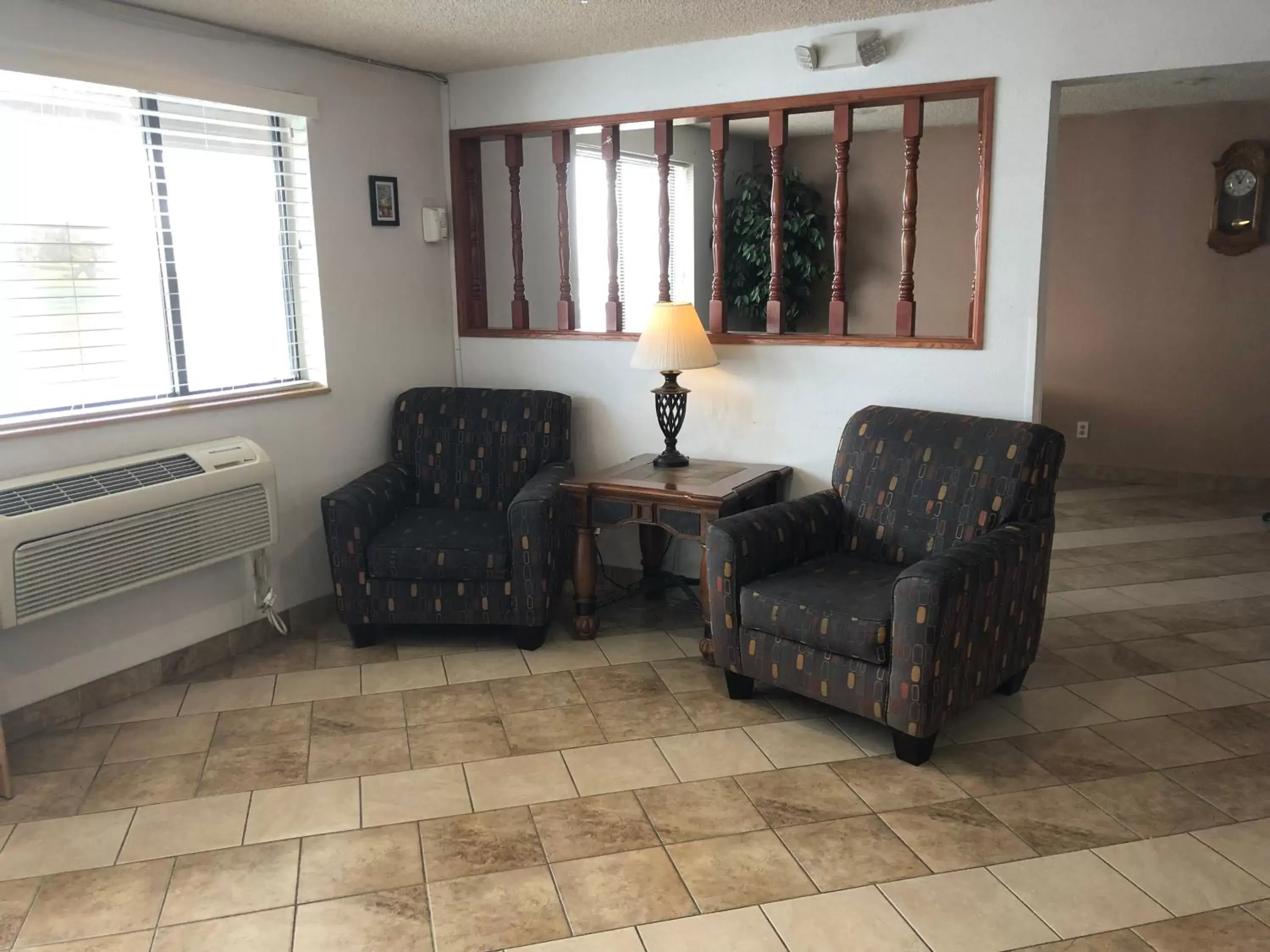Lobby or reception, Seating Area in Super 8 by Wyndham Winnemucca NV