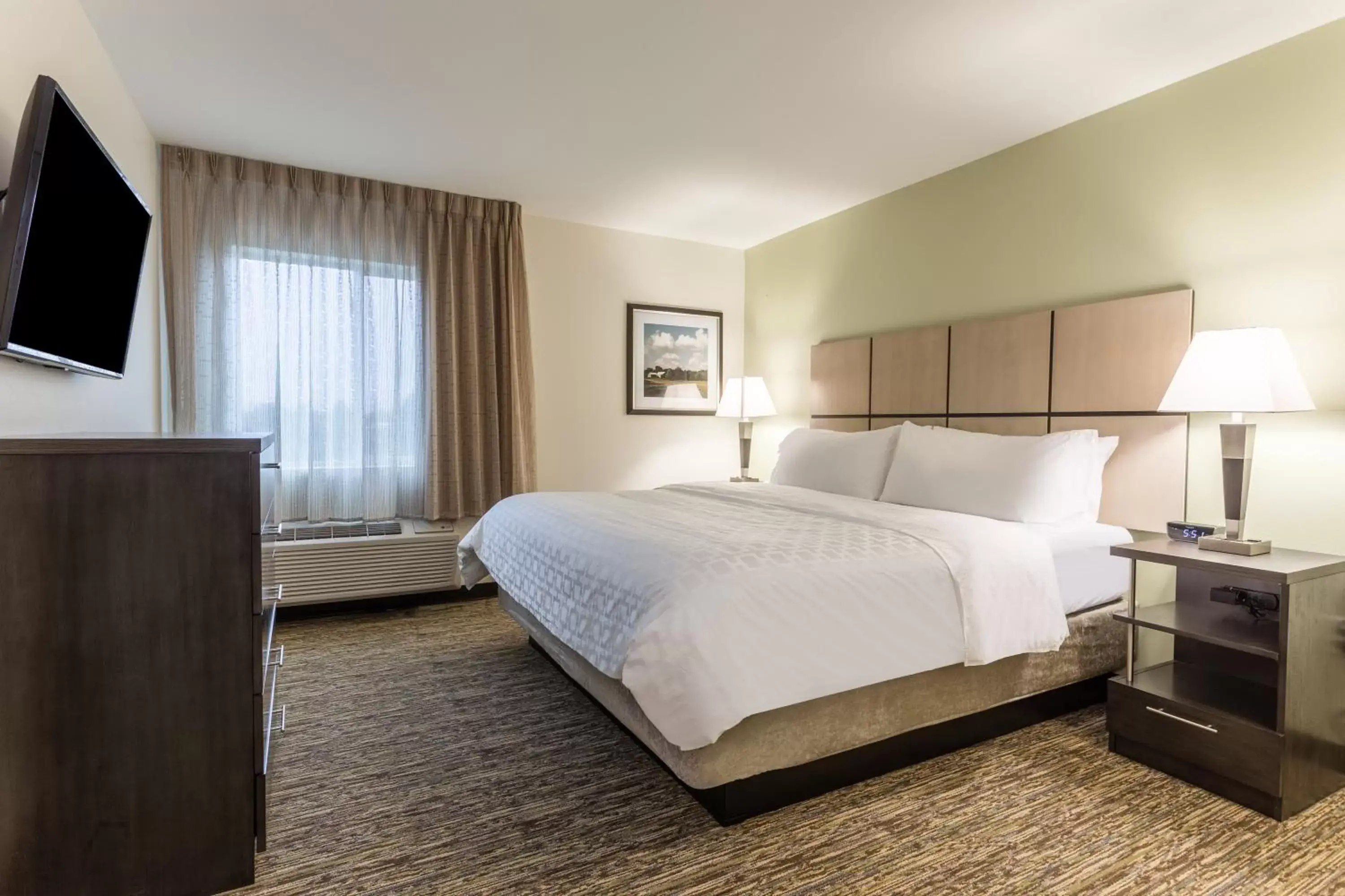 Photo of the whole room, Bed in Candlewood Suites - Davenport, an IHG Hotel