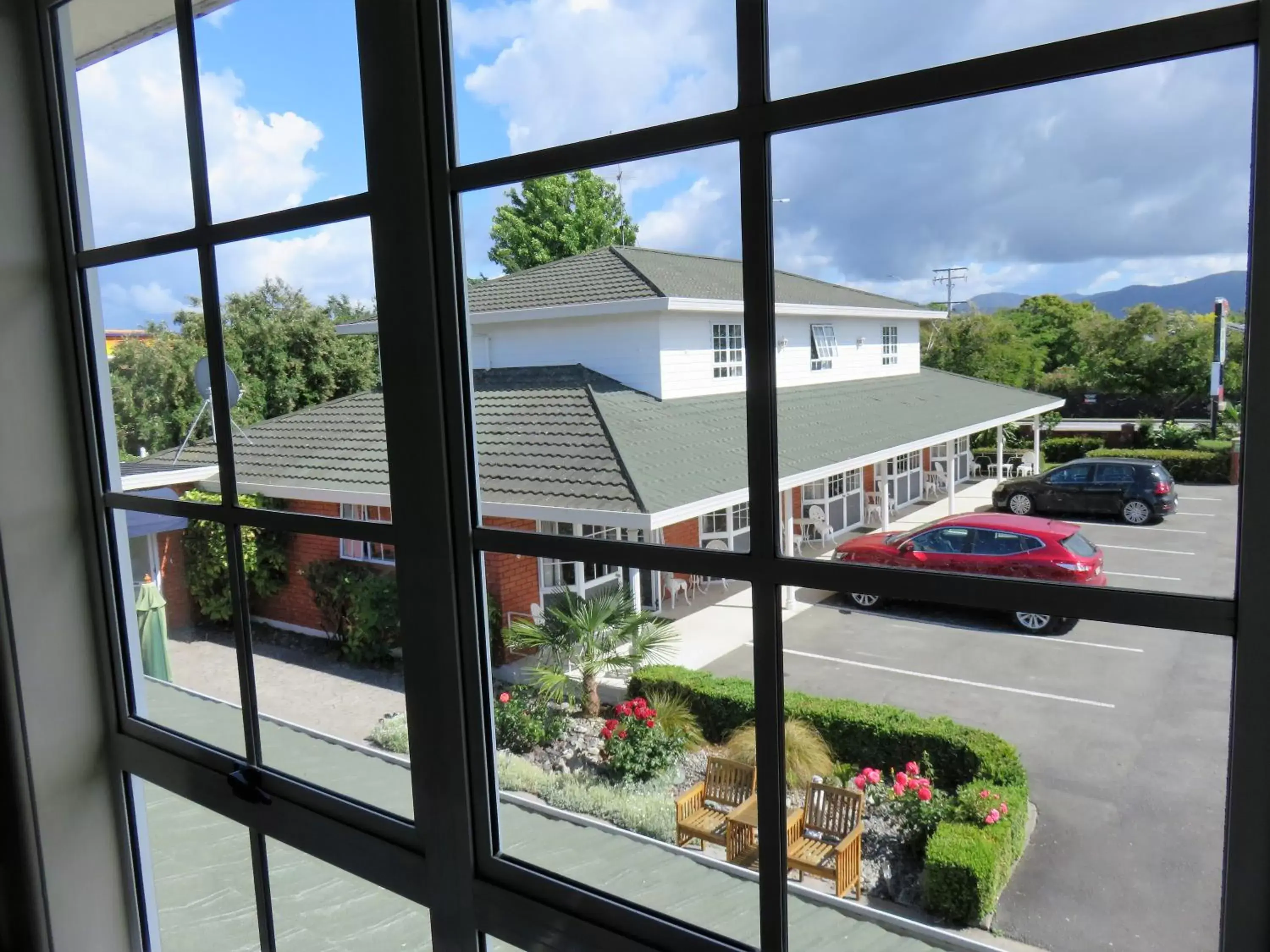 Garden view in Admirals Motor Lodge