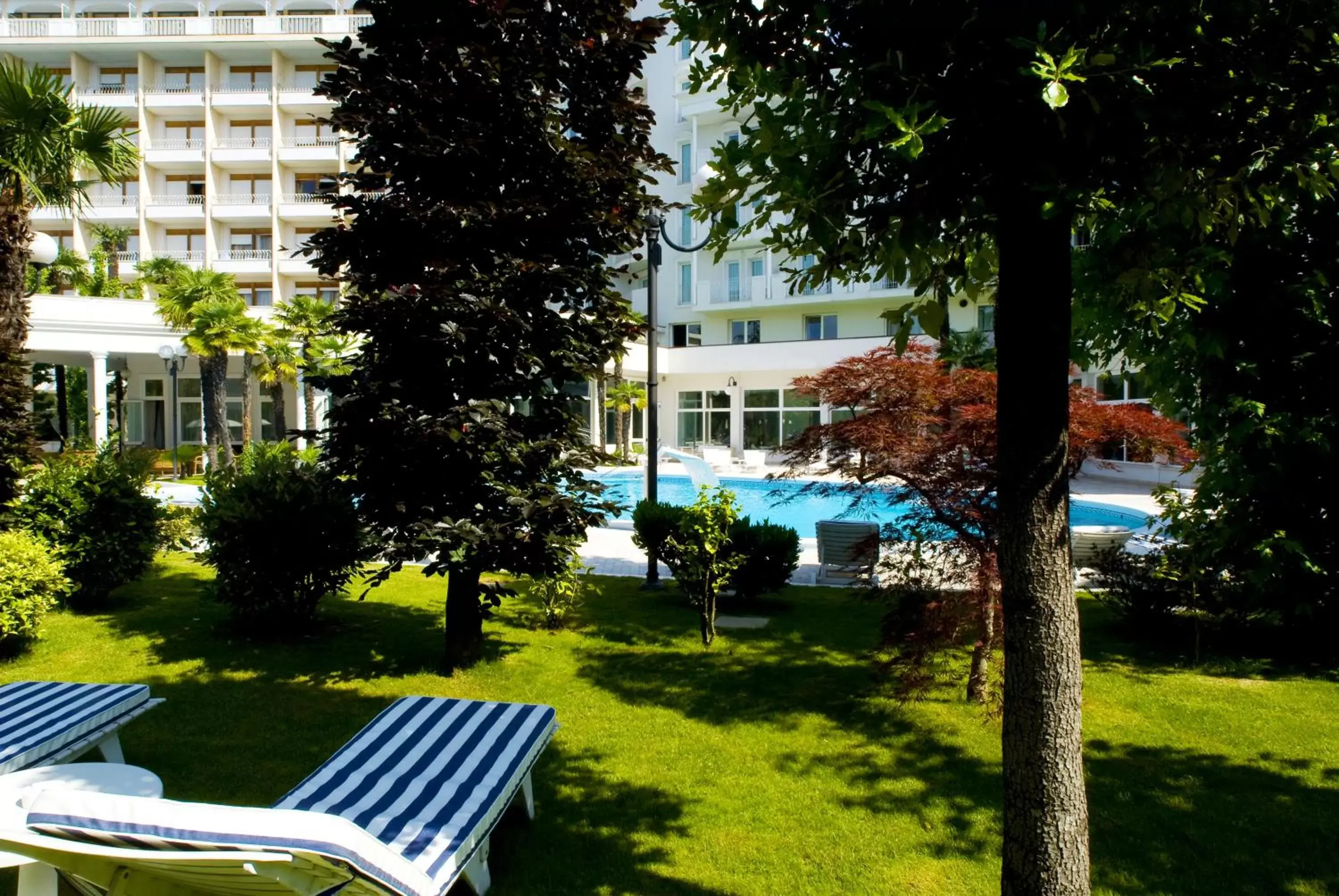 Garden, Swimming Pool in Hotel La Residence & Idrokinesis