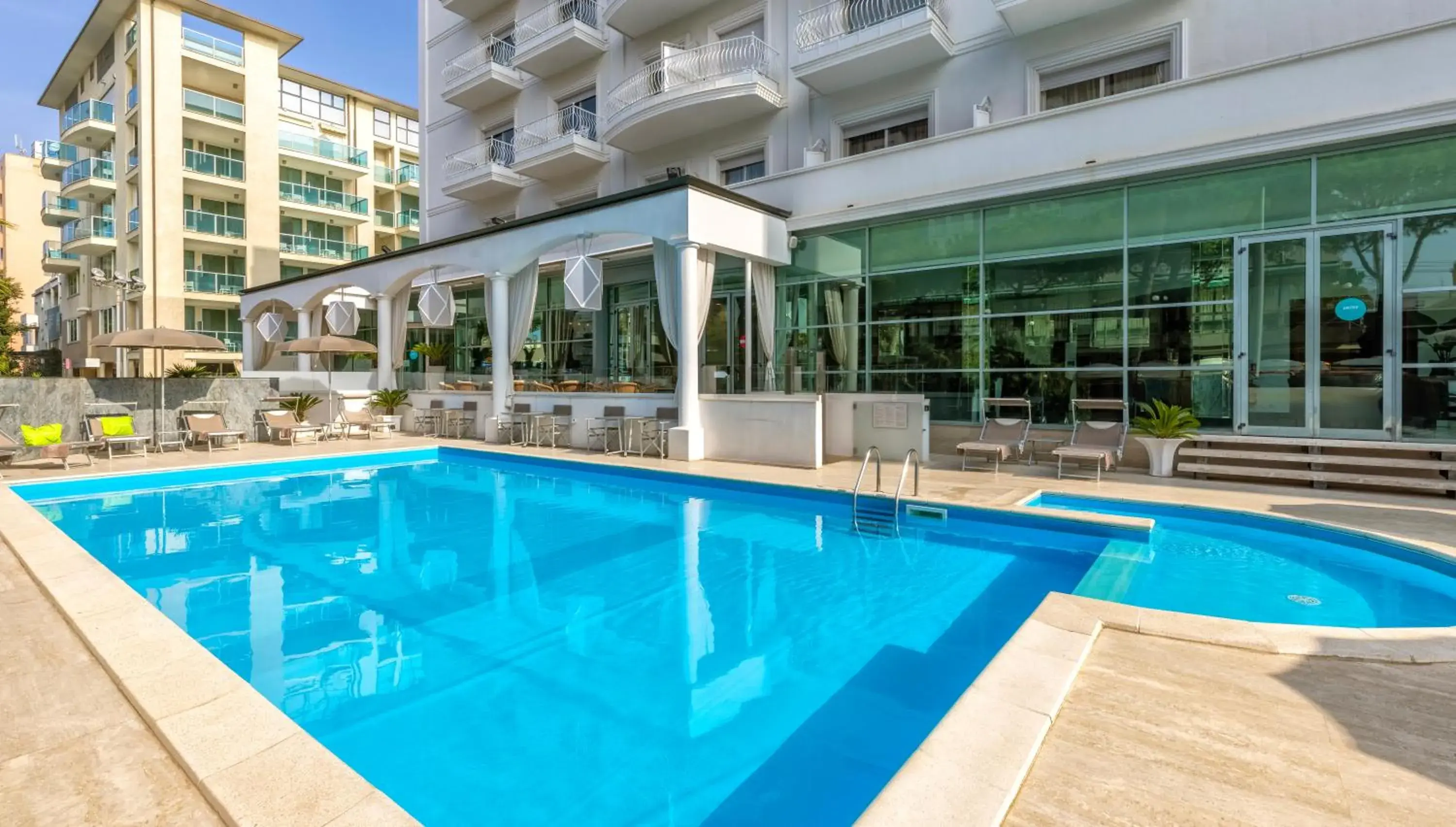 Swimming Pool in Hotel Continental