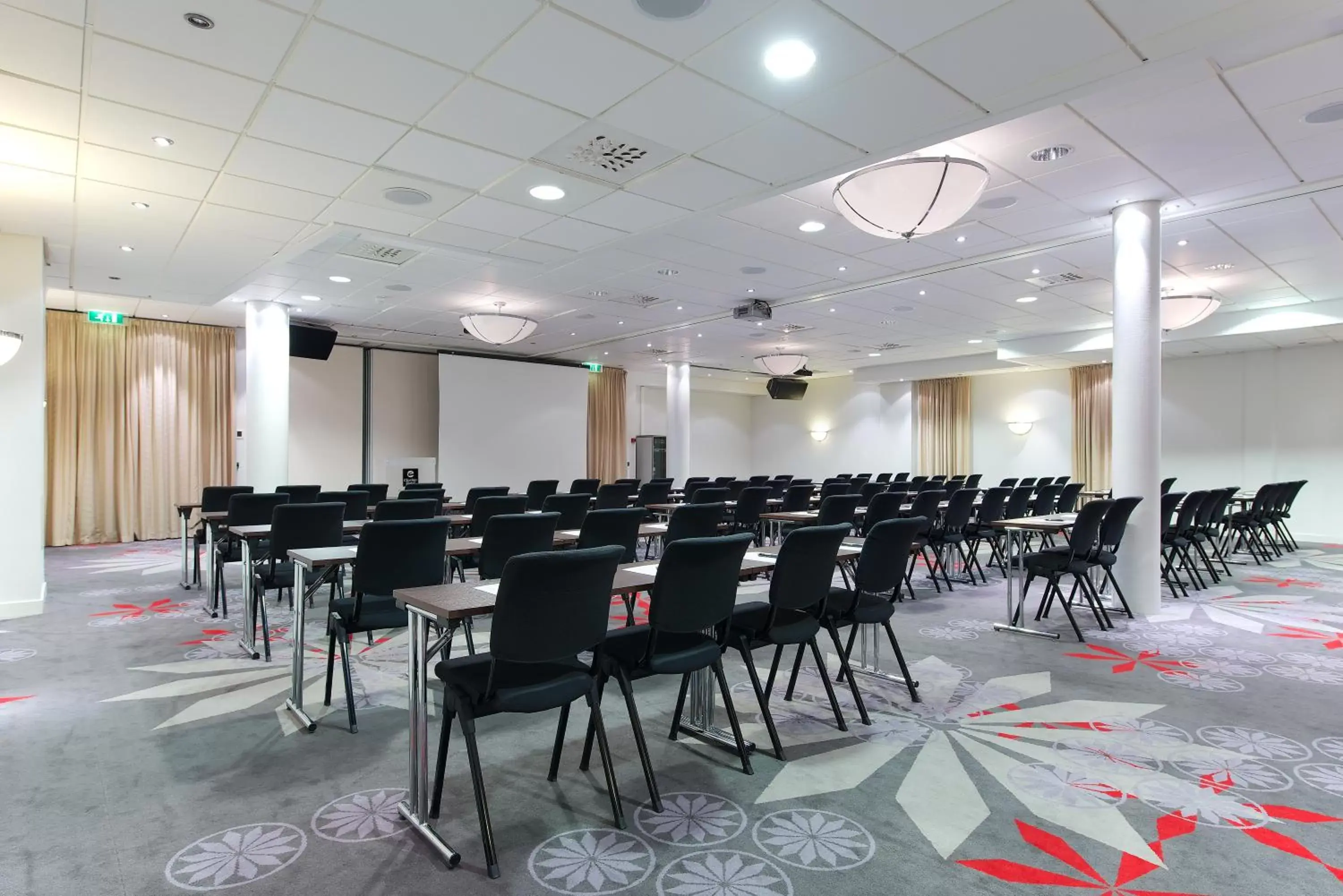 Meeting/conference room in Clarion Collection Hotel Aurora