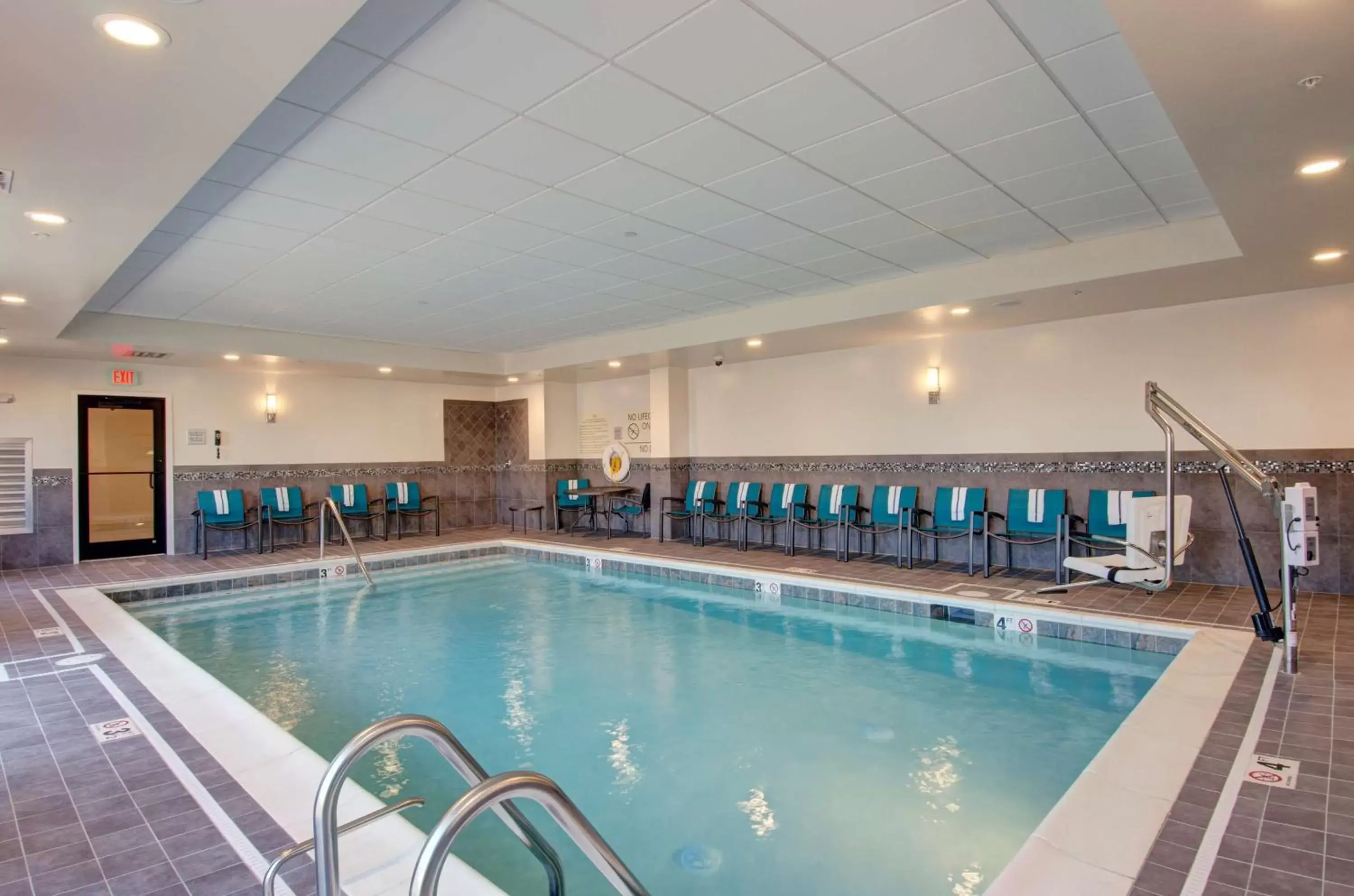 Swimming Pool in Hampton Inn & Suites Springfield Downtown