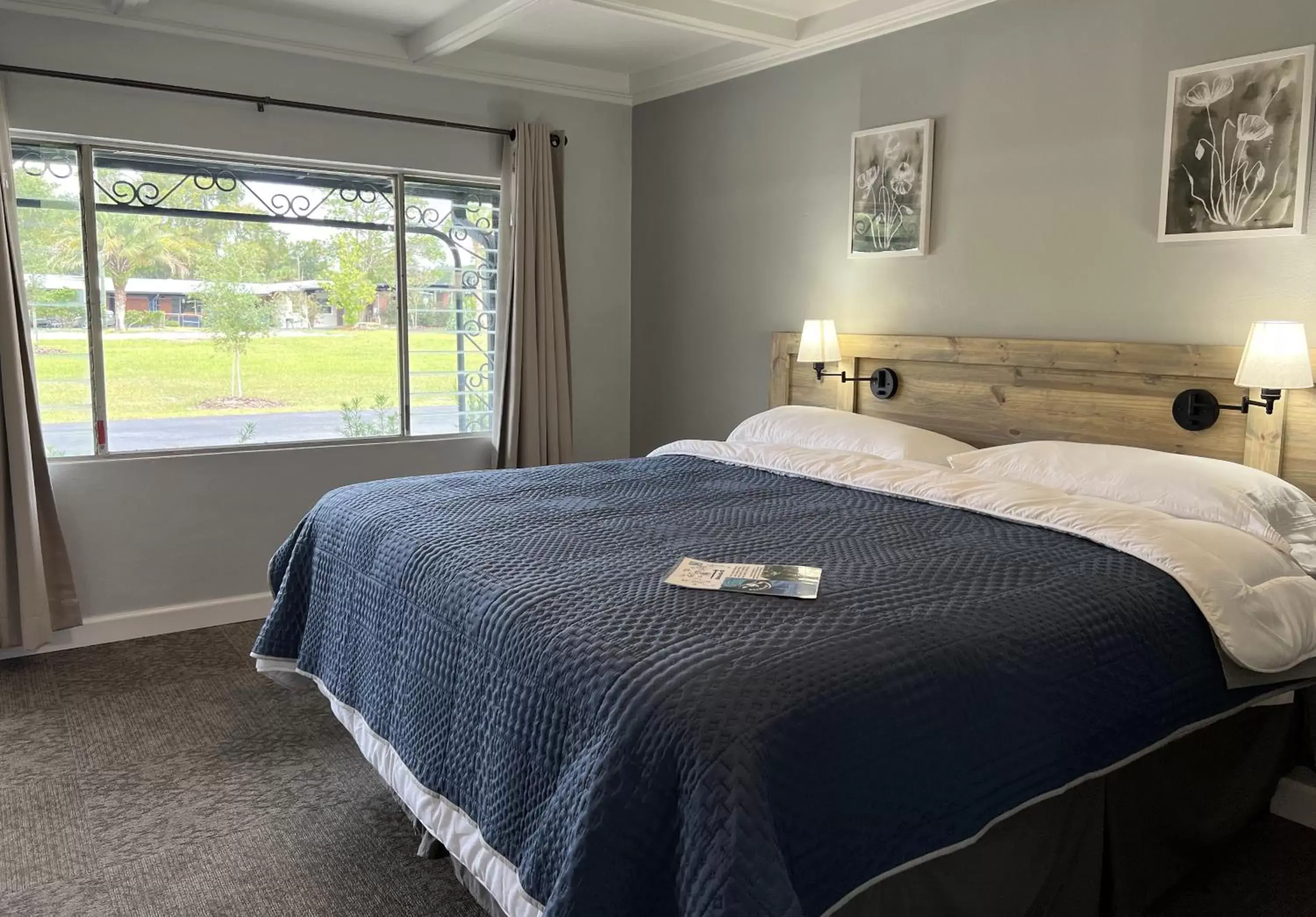 Bed in BlueGem Motel Bed in BlueGem Motel