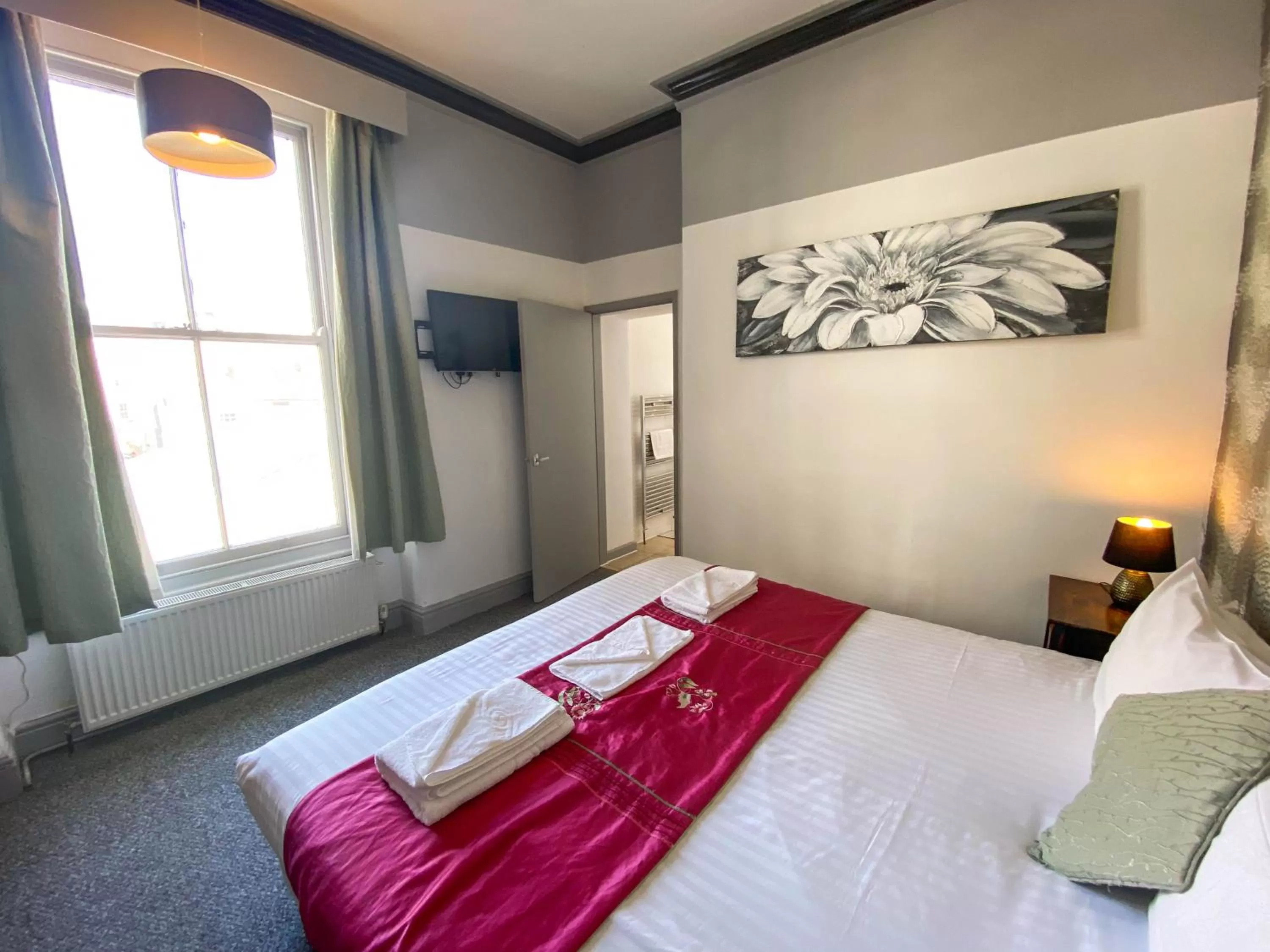 Bed in The Broadway Hotel