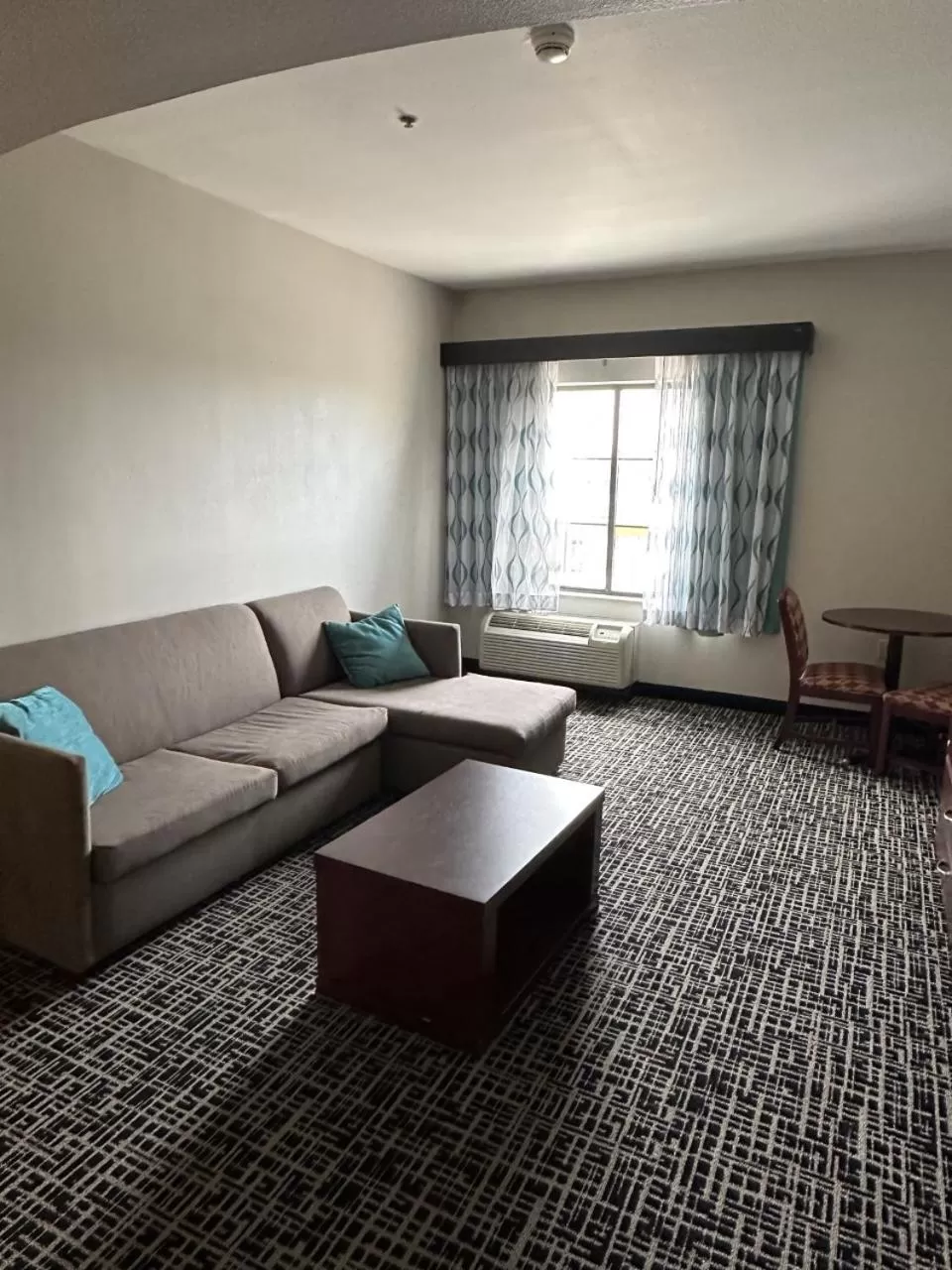 Living room in La Quinta by Wyndham Oklahoma City -Yukon