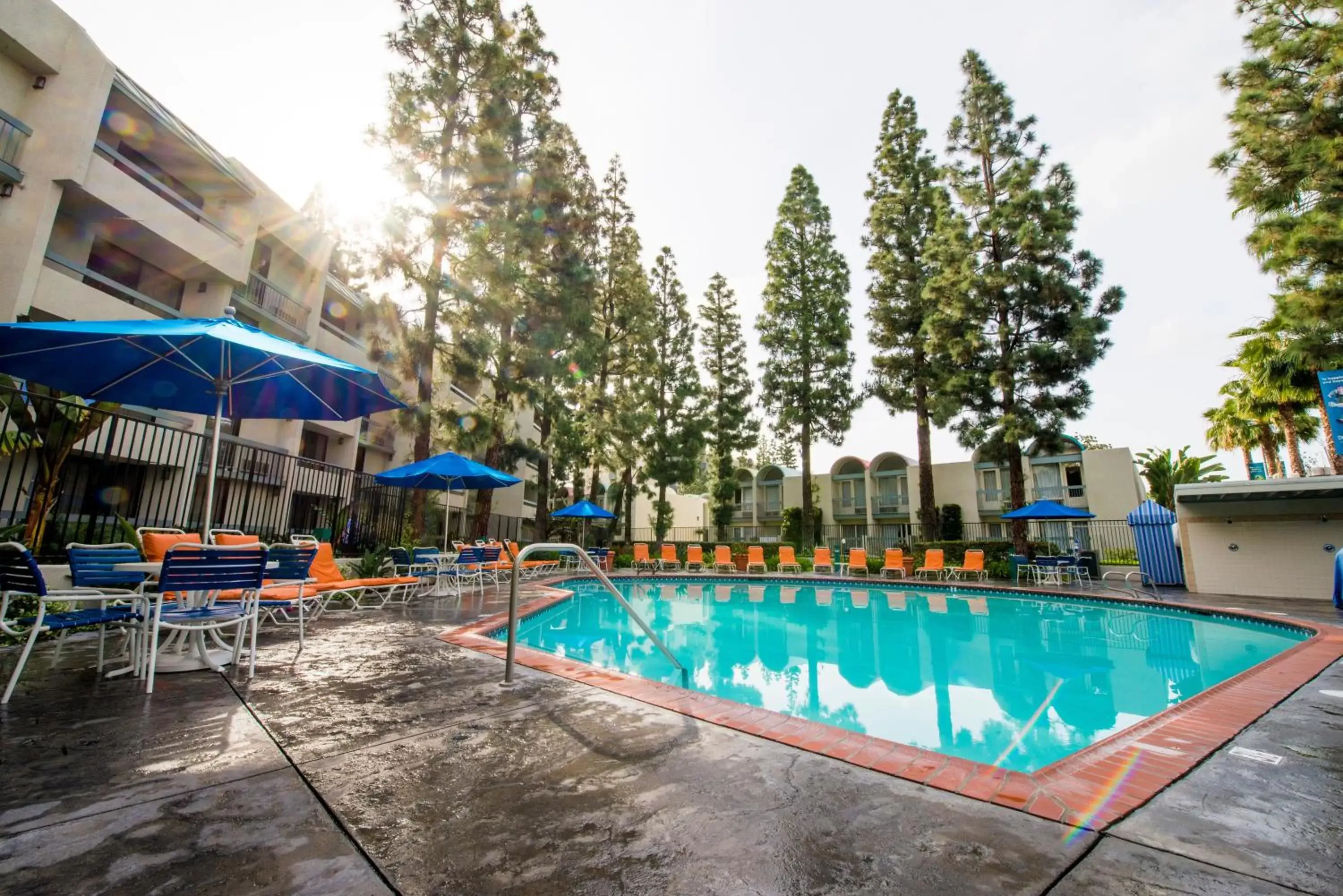 Property building, Swimming Pool in Howard Johnson by Wyndham Anaheim Hotel & Water Playground