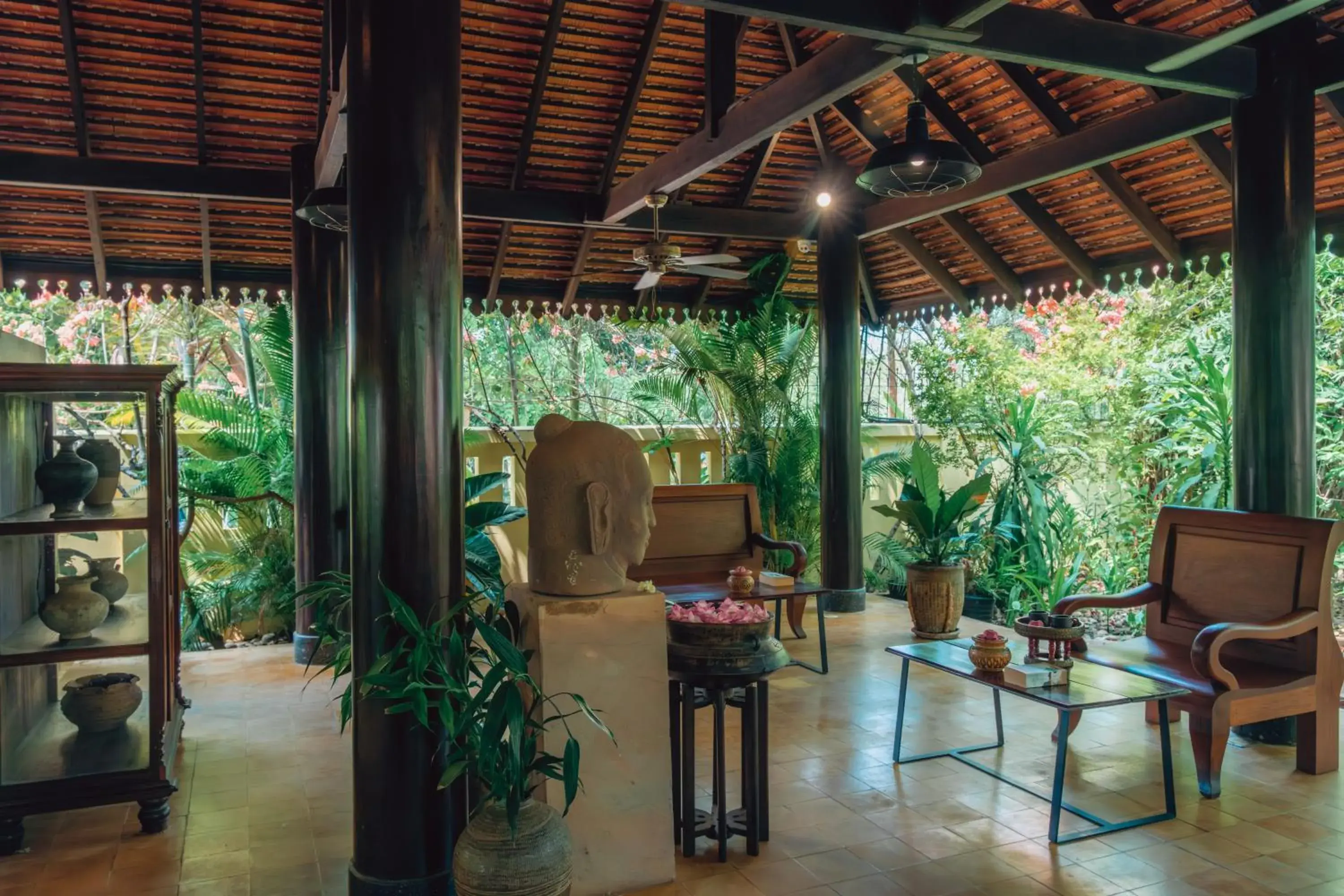 Seating area in Pandora Suite D'Angkor