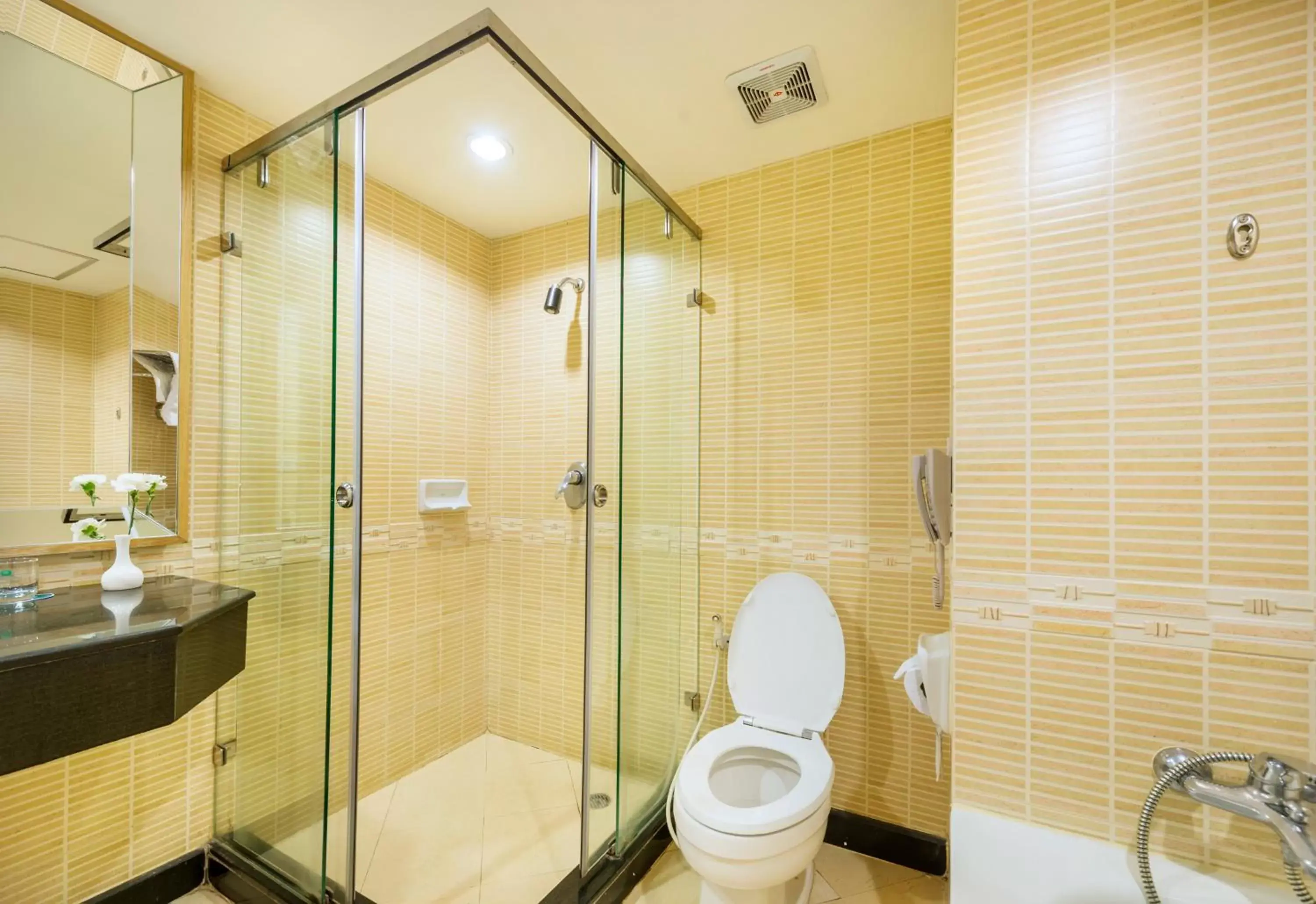 Bathroom in Jomtien Palm Beach Hotel and Resort - SHA Extra Plus