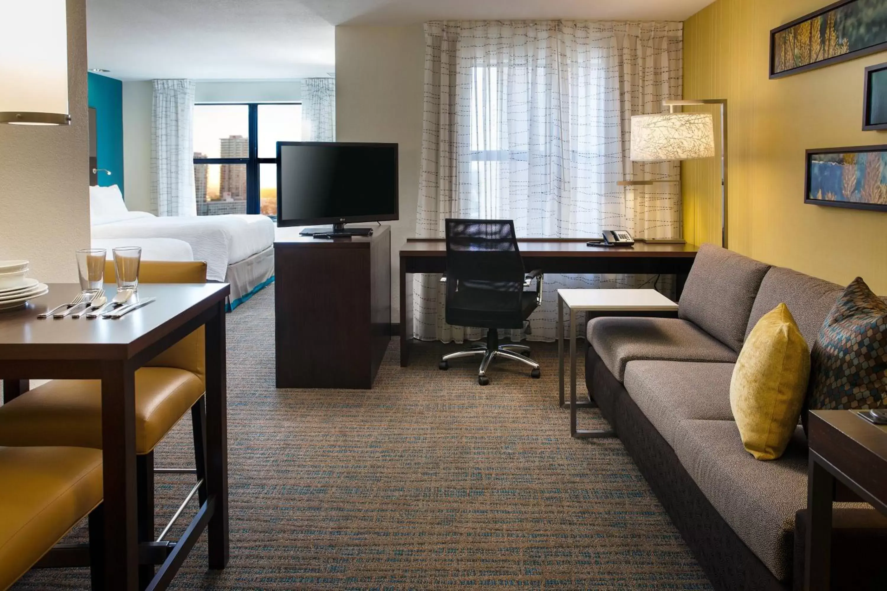 Photo of the whole room, Seating Area in Residence Inn by Marriott Tempe Downtown/University