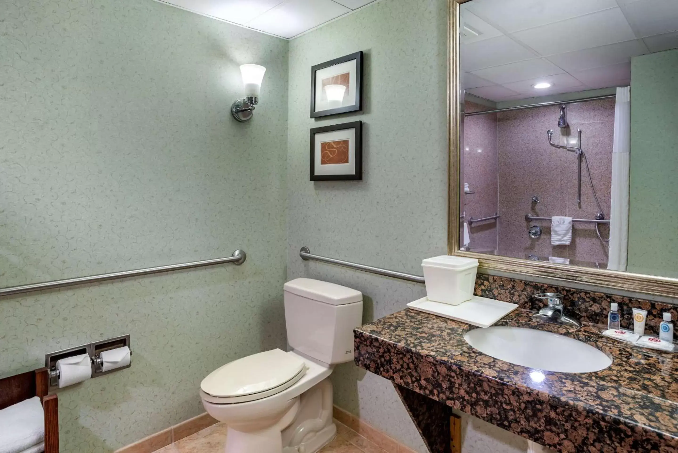Photo of the whole room, Bathroom in Comfort Suites Hagerstown