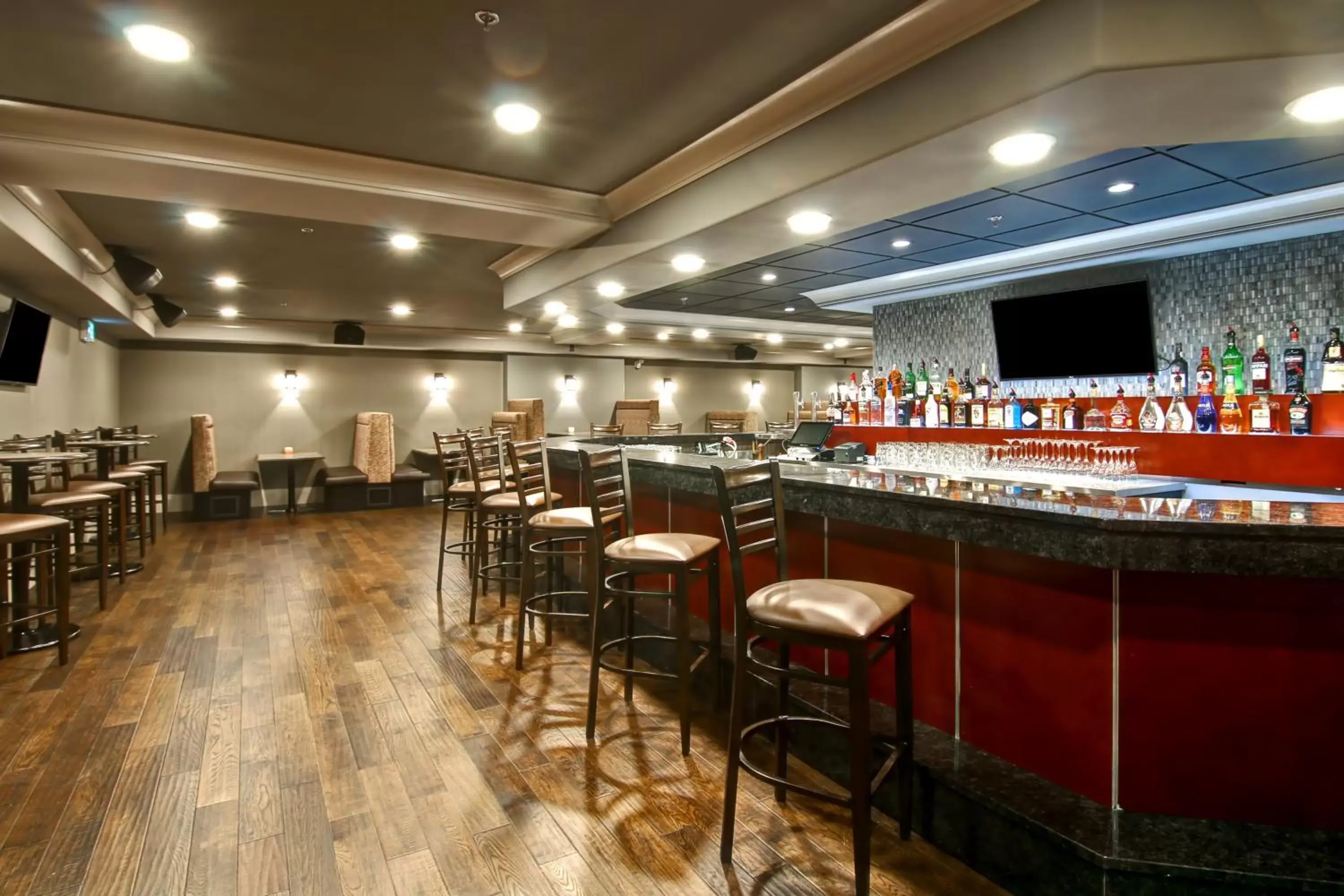 Lounge or bar, Restaurant/Places to Eat in Chateau Nova Yellowknife