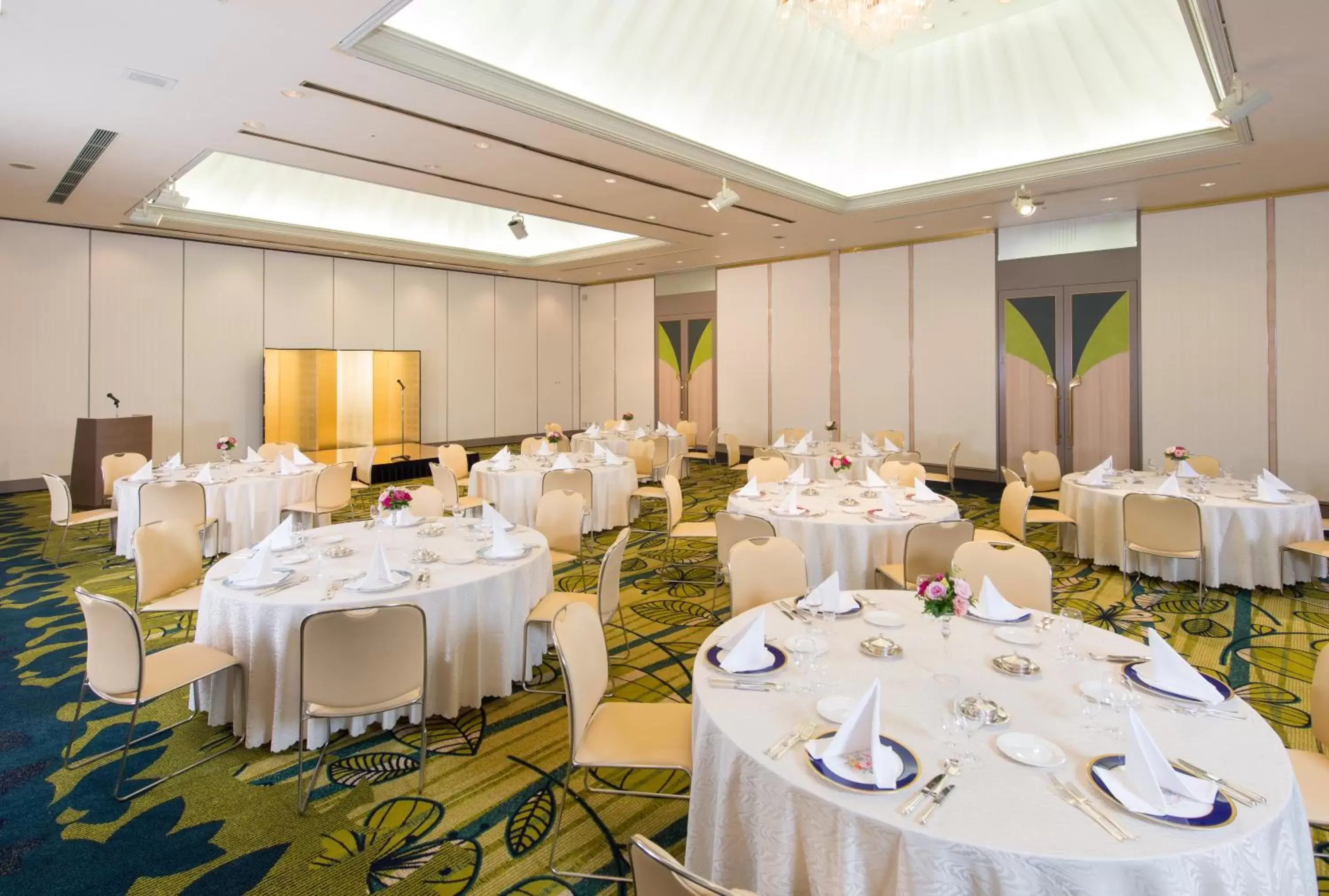 Meeting/conference room, Restaurant/Places to Eat in Hotel Keihan Kyobashi Grande