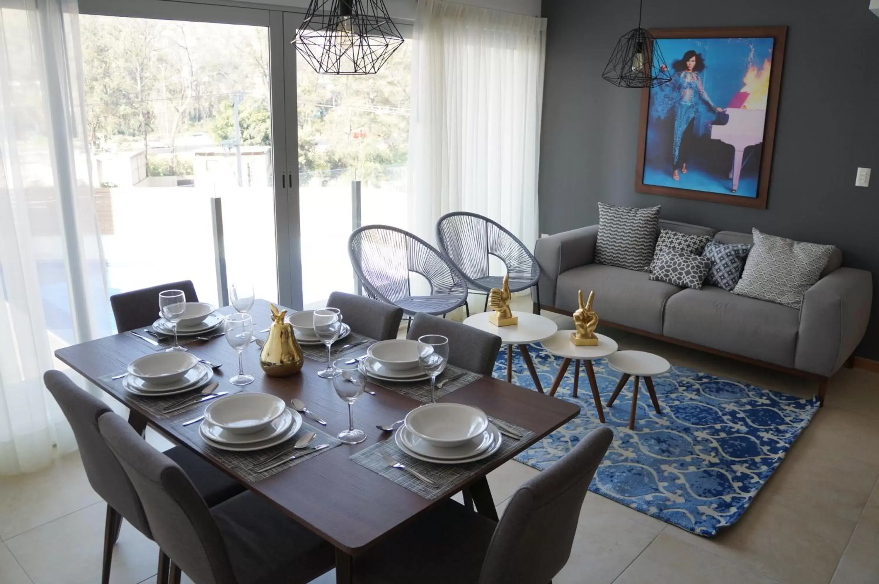 Dining Area in Metropolitan Suites