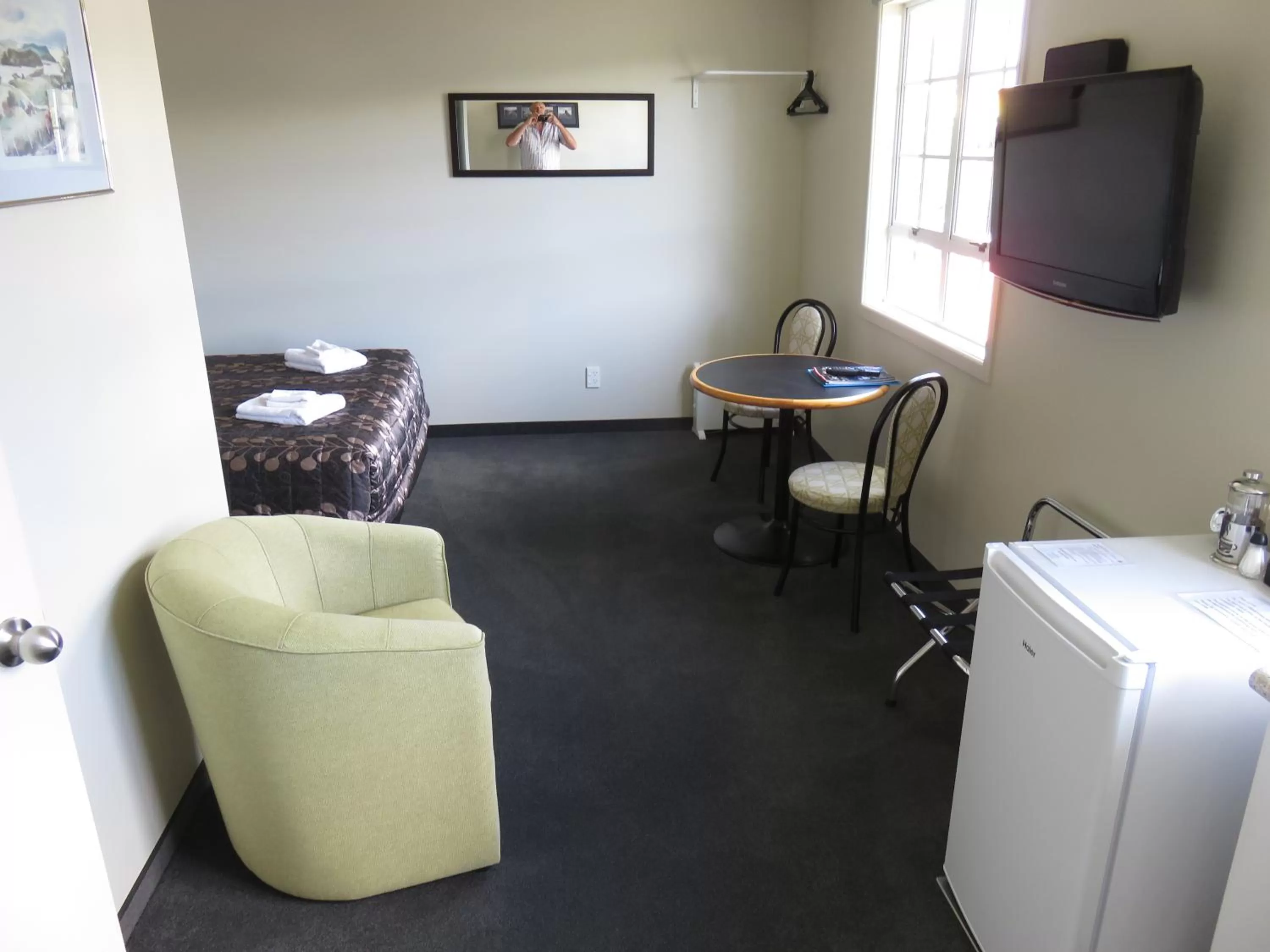 Kitchen or kitchenette in Admirals Motor Lodge