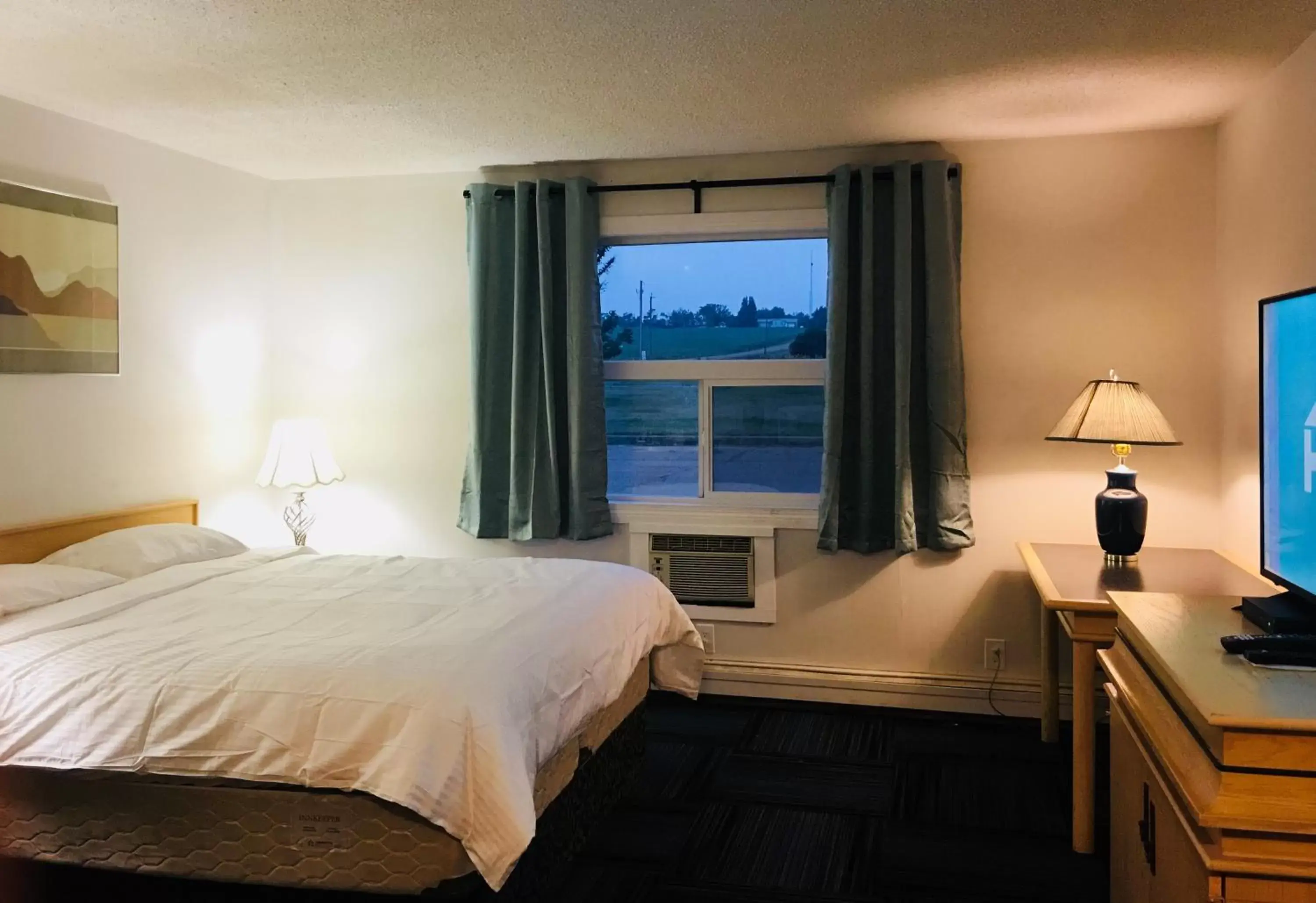 Bedroom, Bed in Country Garden Hotel