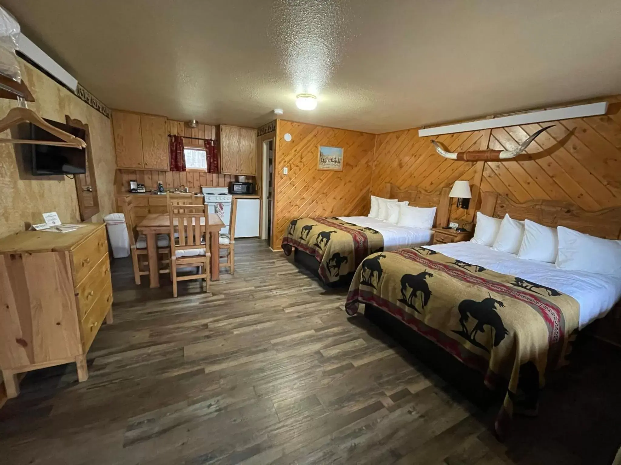 Bed in The Longhorn Ranch Lodge & RV Resort