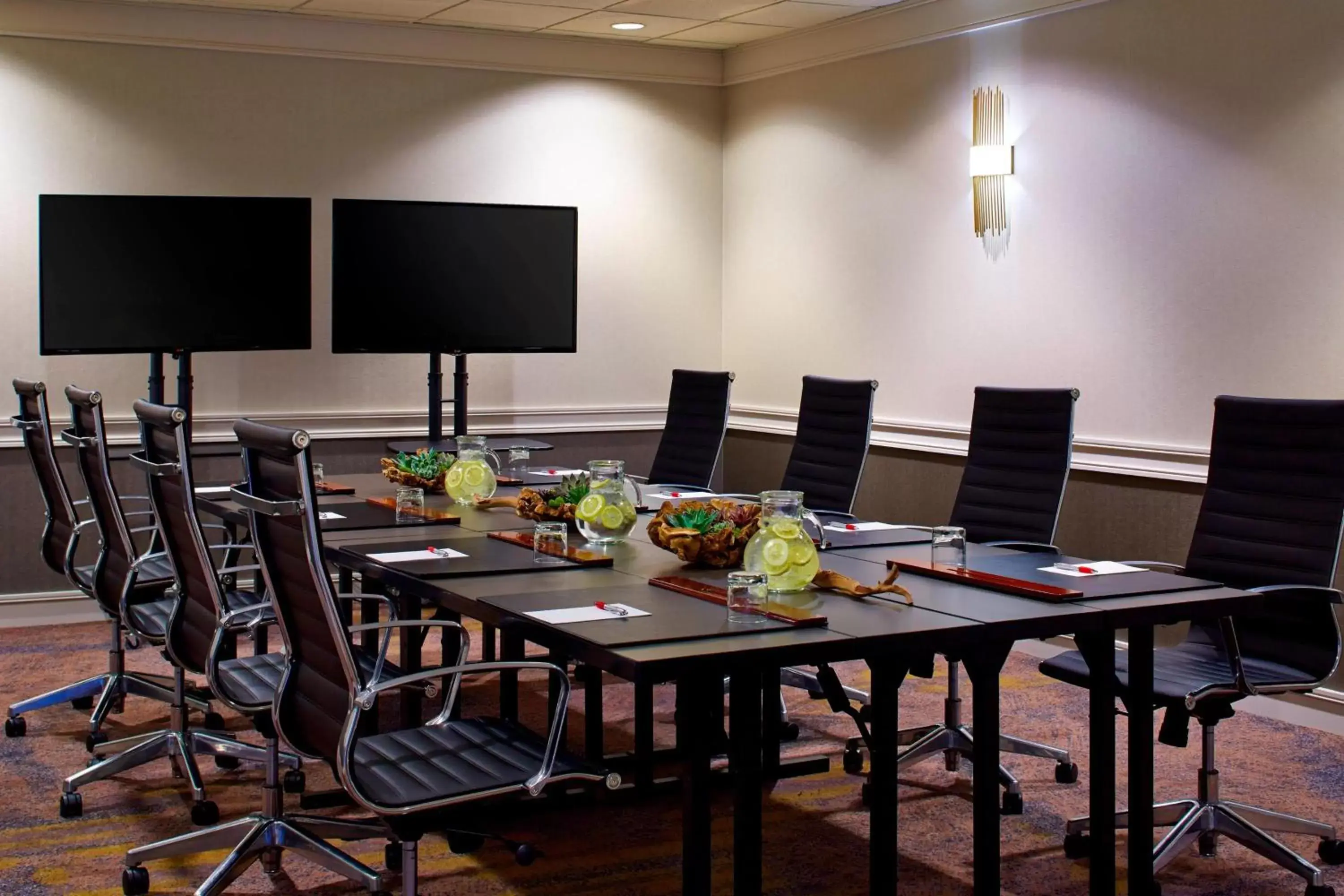 Meeting/conference room in Minneapolis Marriott West