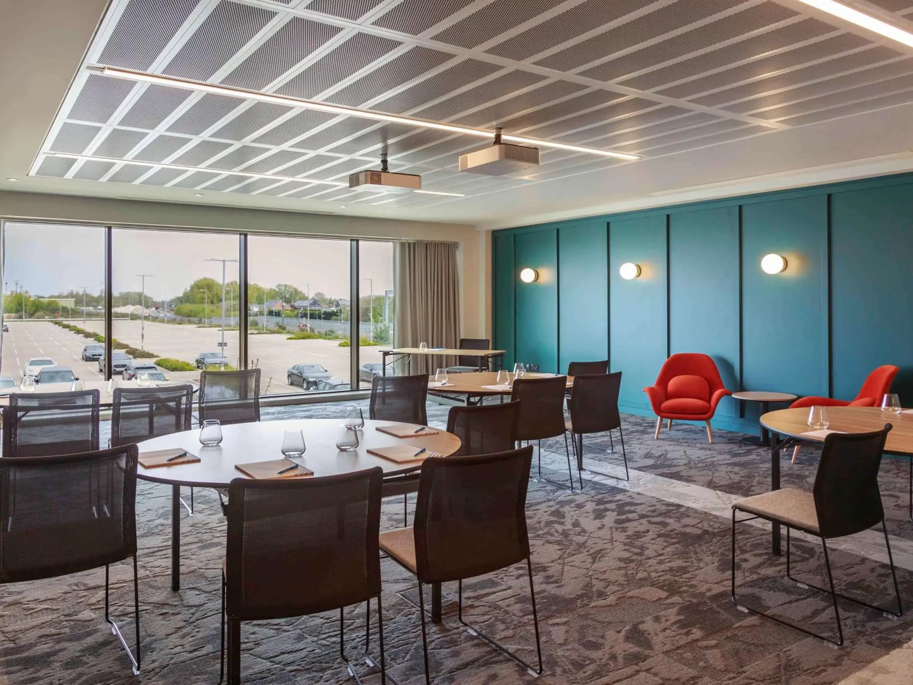 Meeting/conference room, Restaurant/Places to Eat in Novotel Cambridge North