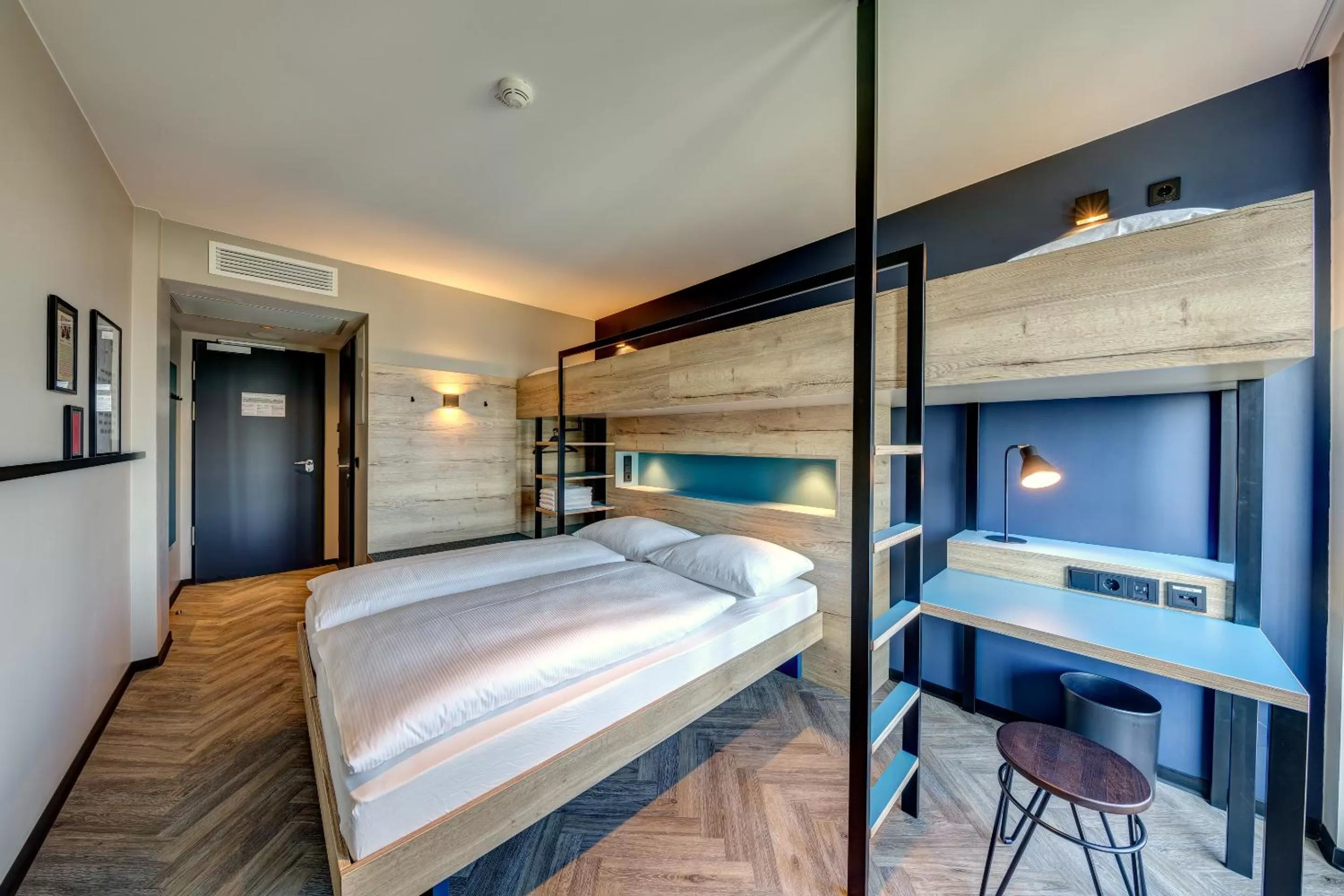 Bed in Schulz Hotel Berlin Wall at the East Side Gallery