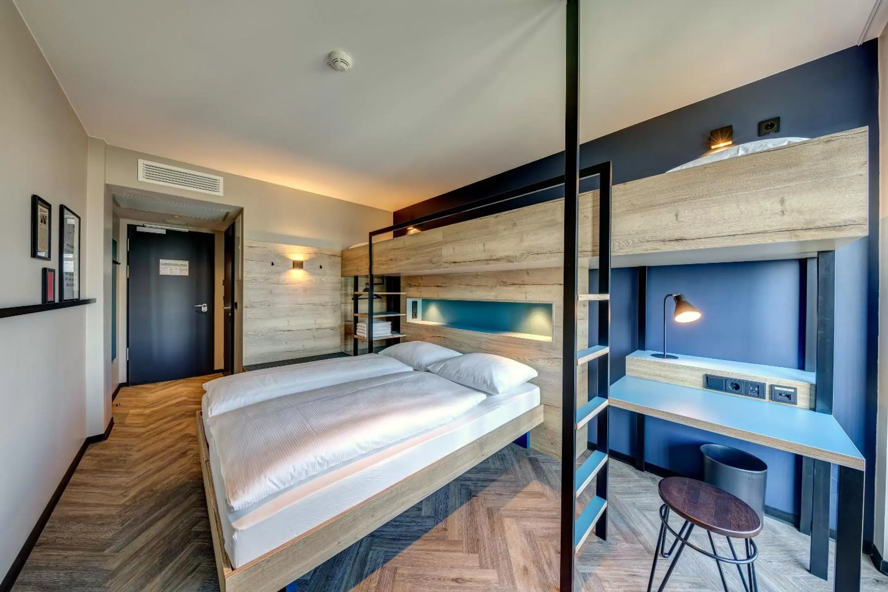 Bed in Schulz Hotel Berlin Wall at the East Side Gallery Bed in Schulz Hotel Berlin Wall at the East Side Gallery