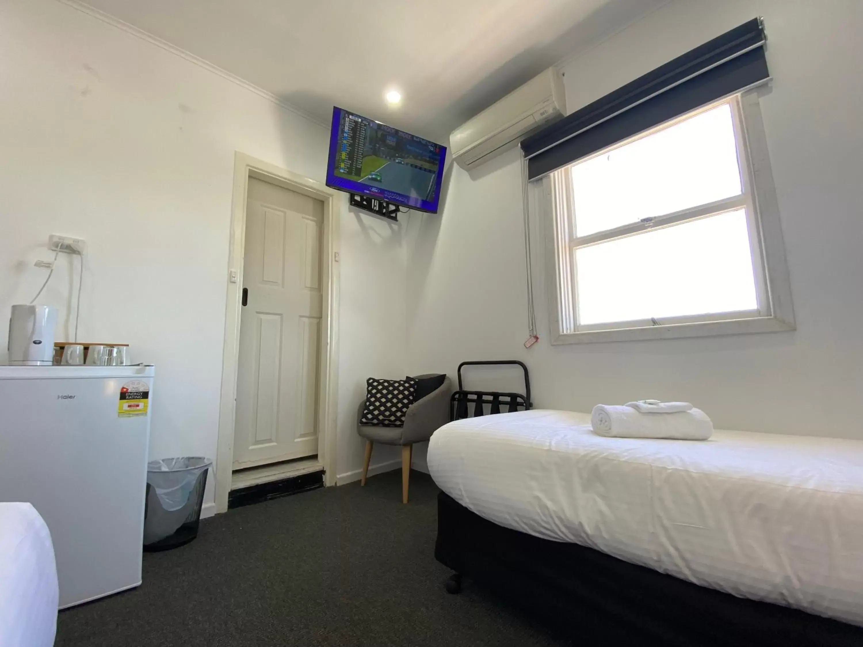 TV and multimedia, Bed in Central Motel Mudgee