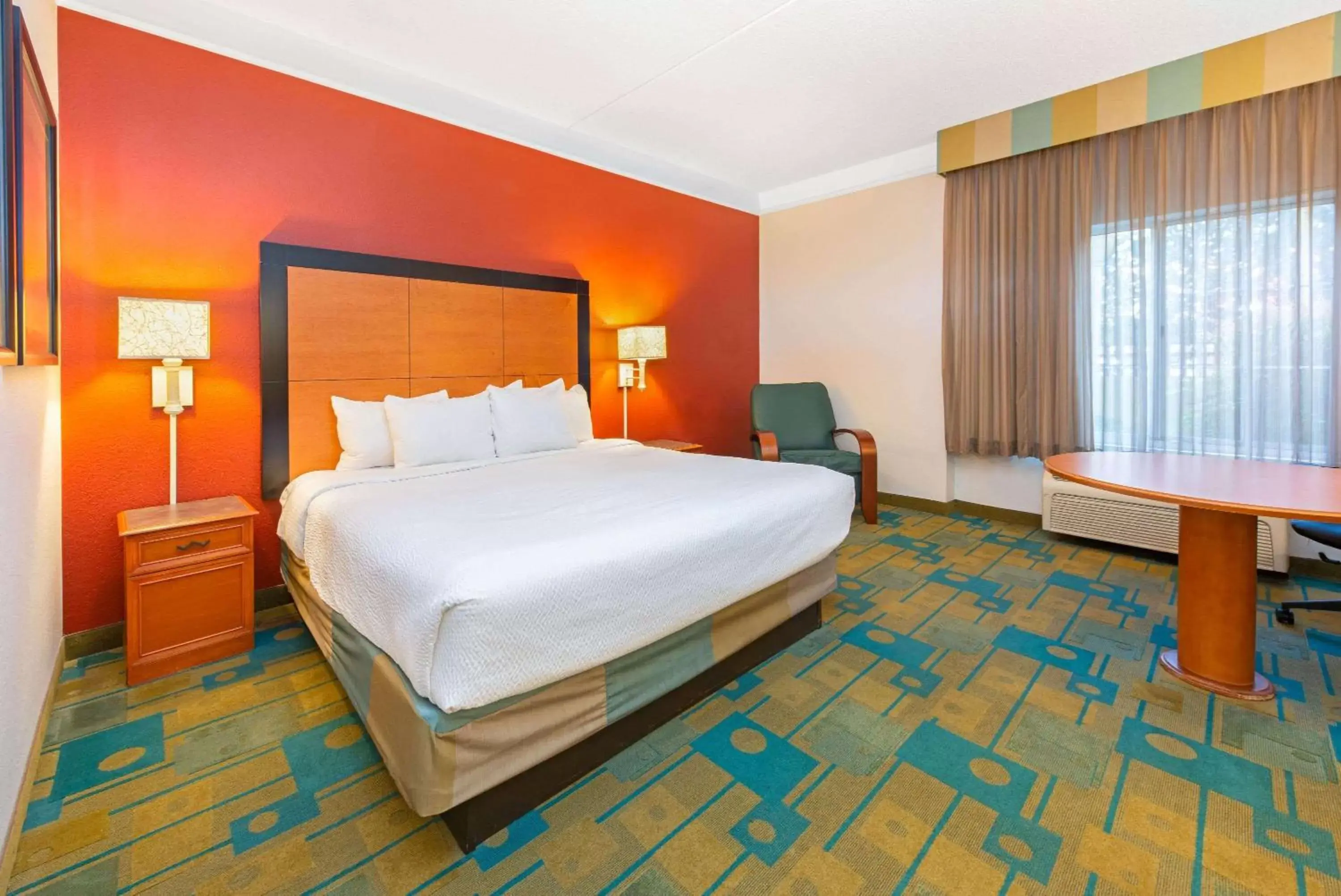 Photo of the whole room, Bed in La Quinta by Wyndham USF (Near Busch Gardens)