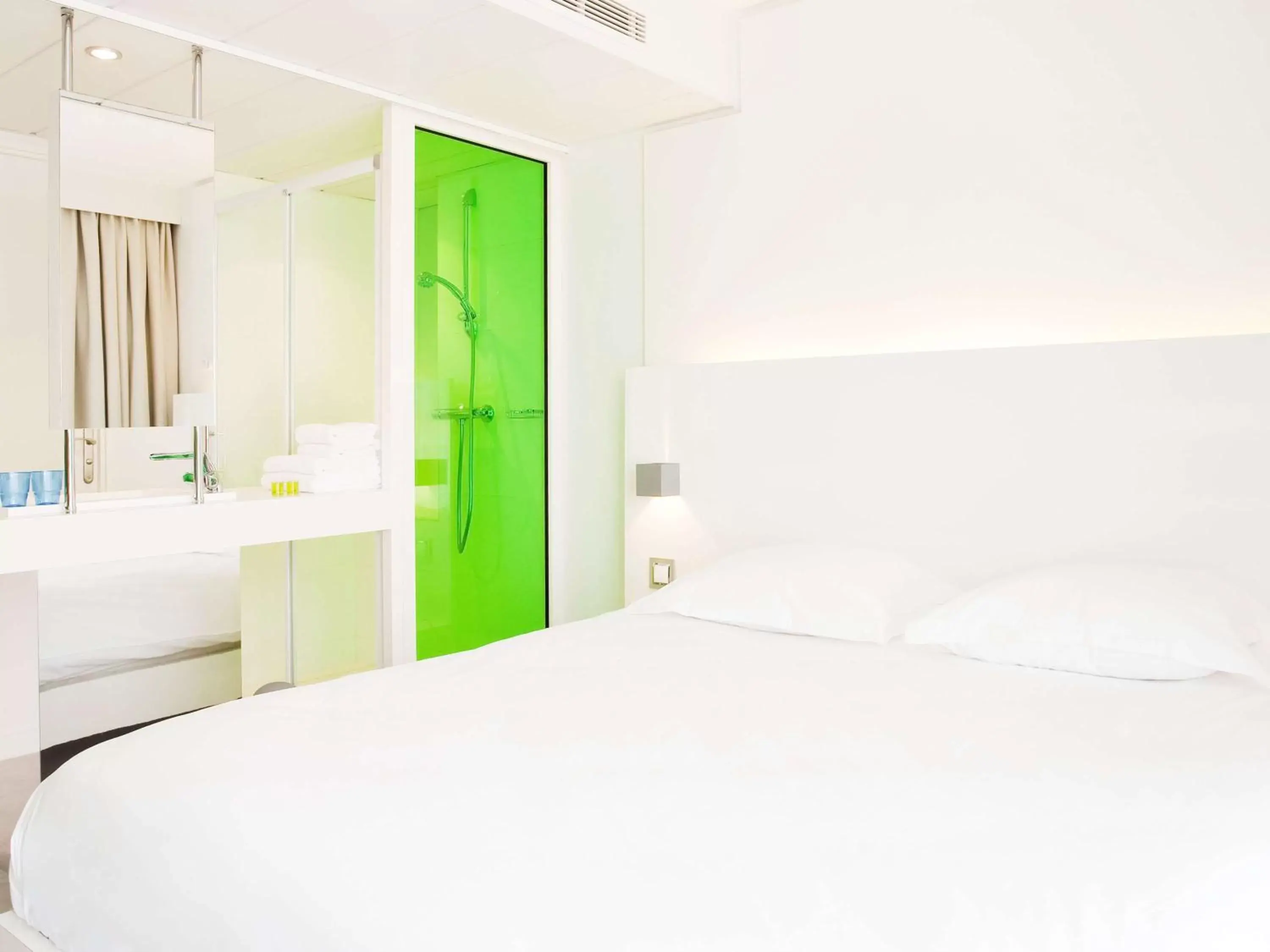 Photo of the whole room, Bed in Ibis Styles Menton Centre