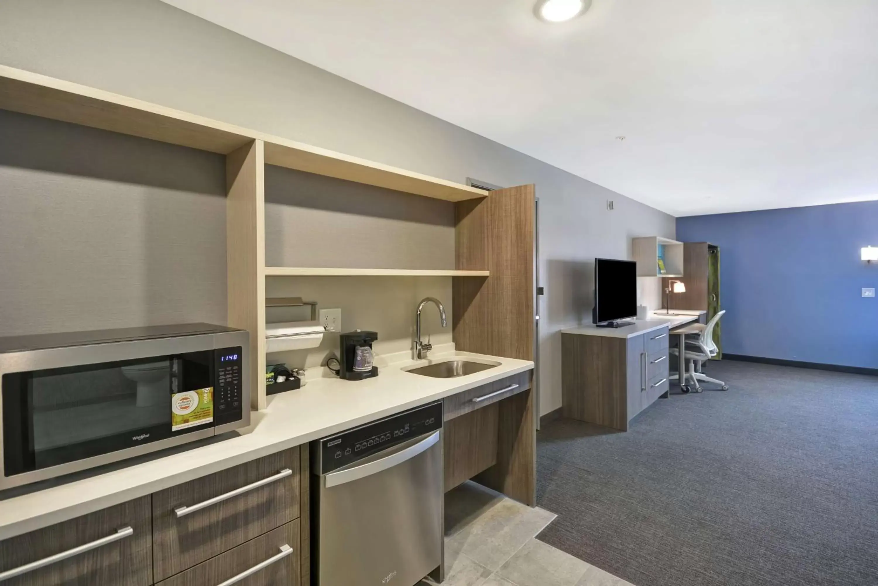 Bedroom, Kitchen/Kitchenette in Home2 Suites By Hilton Grand Rapids North