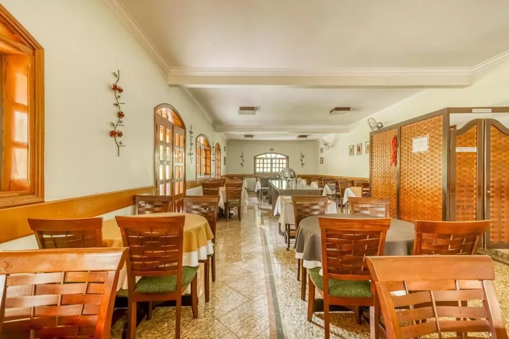 Restaurant/places to eat in Jardin Park Hotel