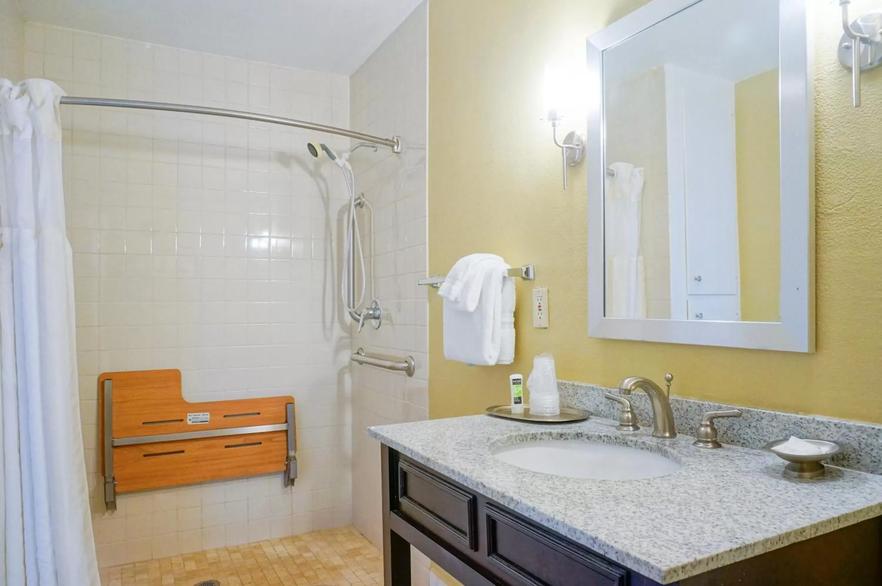 Bathroom in Marin Suites Hotel