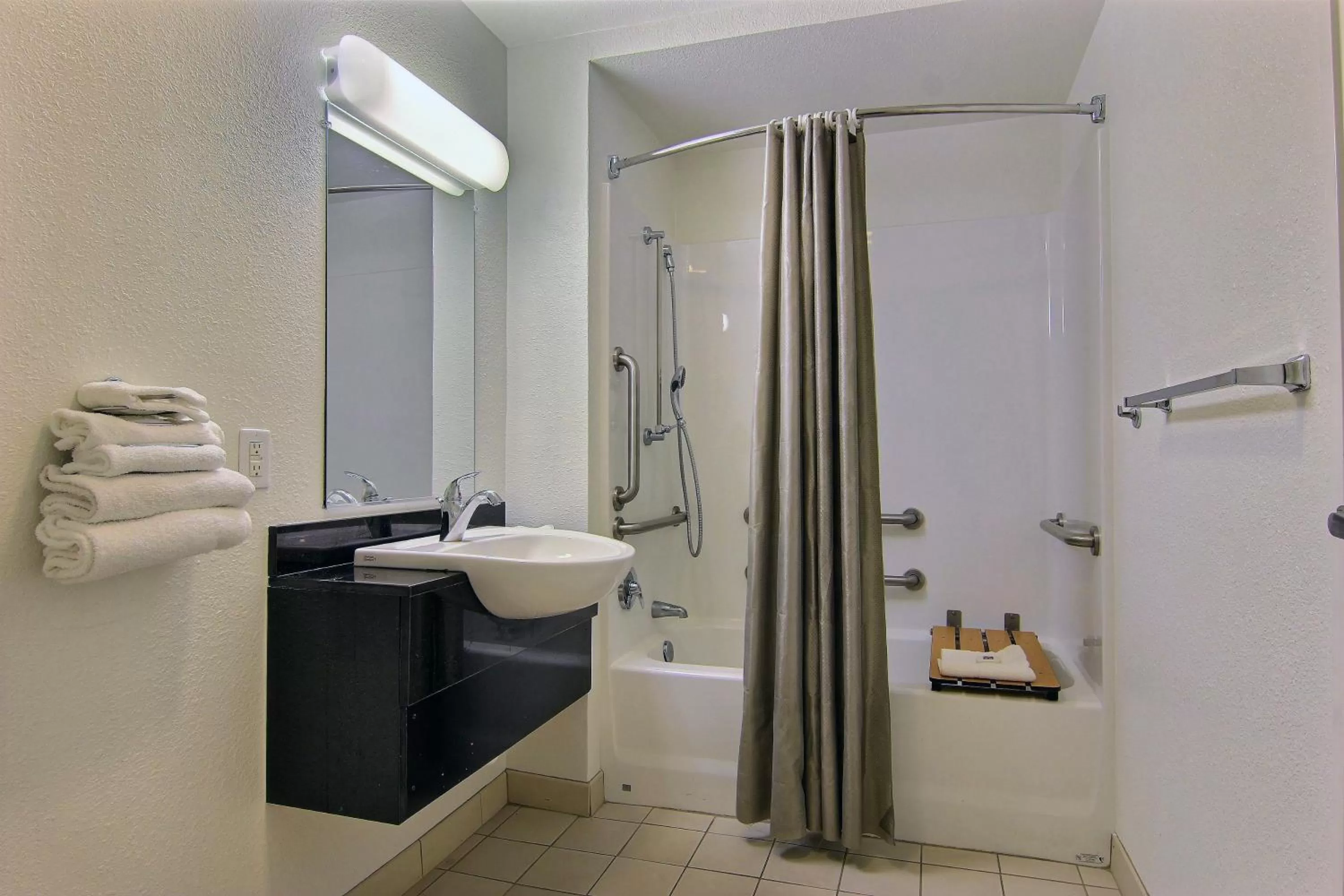 Bathroom in Motel 6-Corpus Christi, TX - Northwest