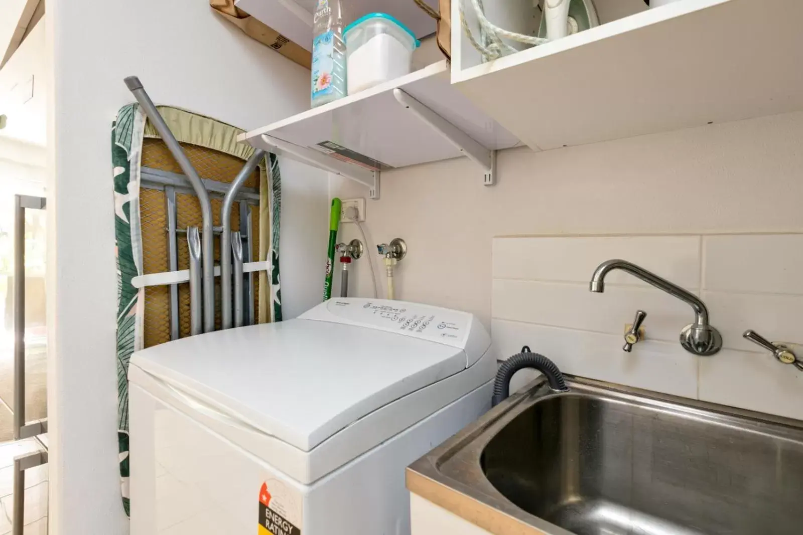 laundry, Kitchen/Kitchenette in Reef Gateway Apartments