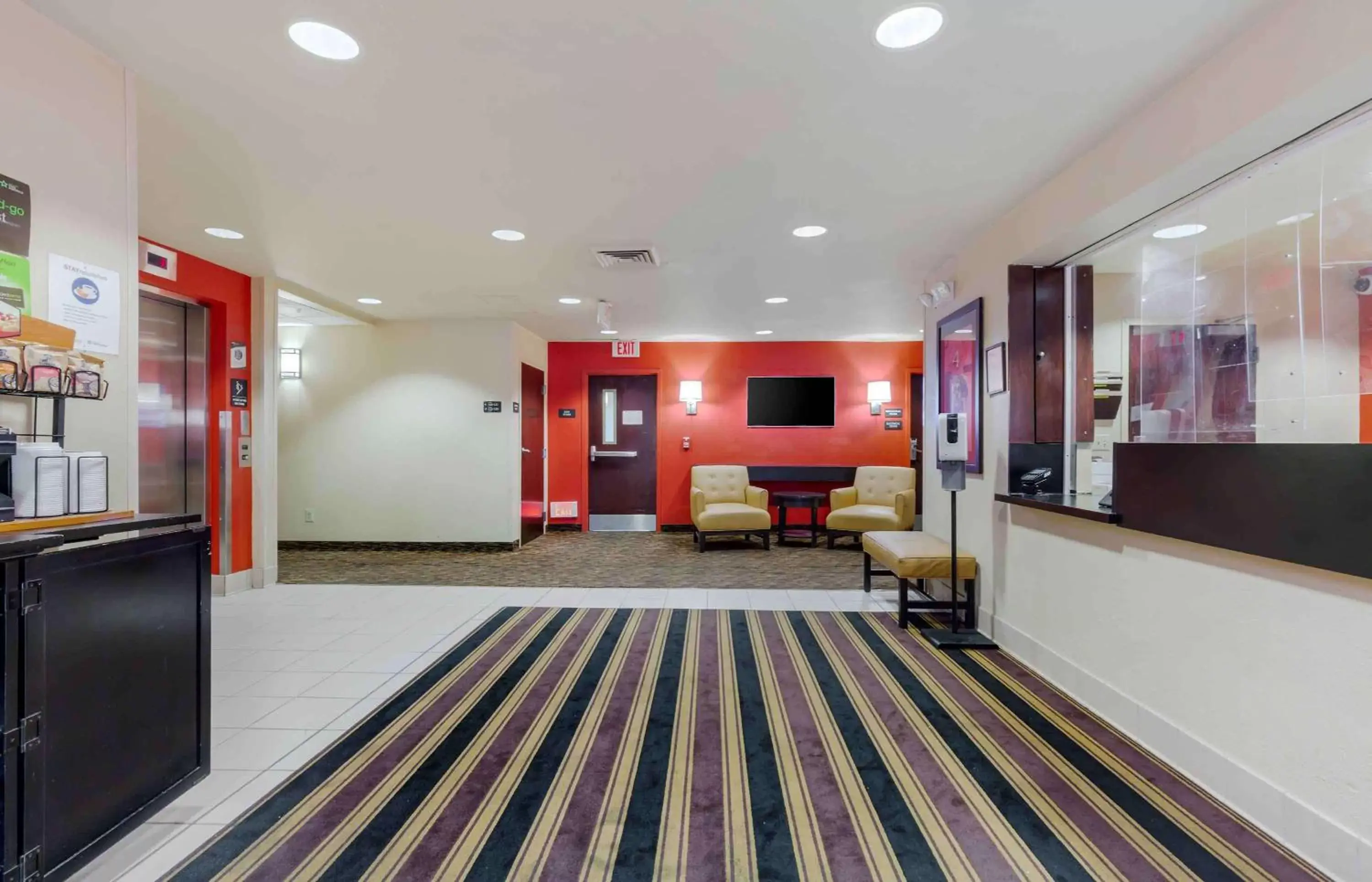 Lobby or reception, Lobby/Reception in Extended Stay America Suites - Washington, DC - Germantown - Milestone