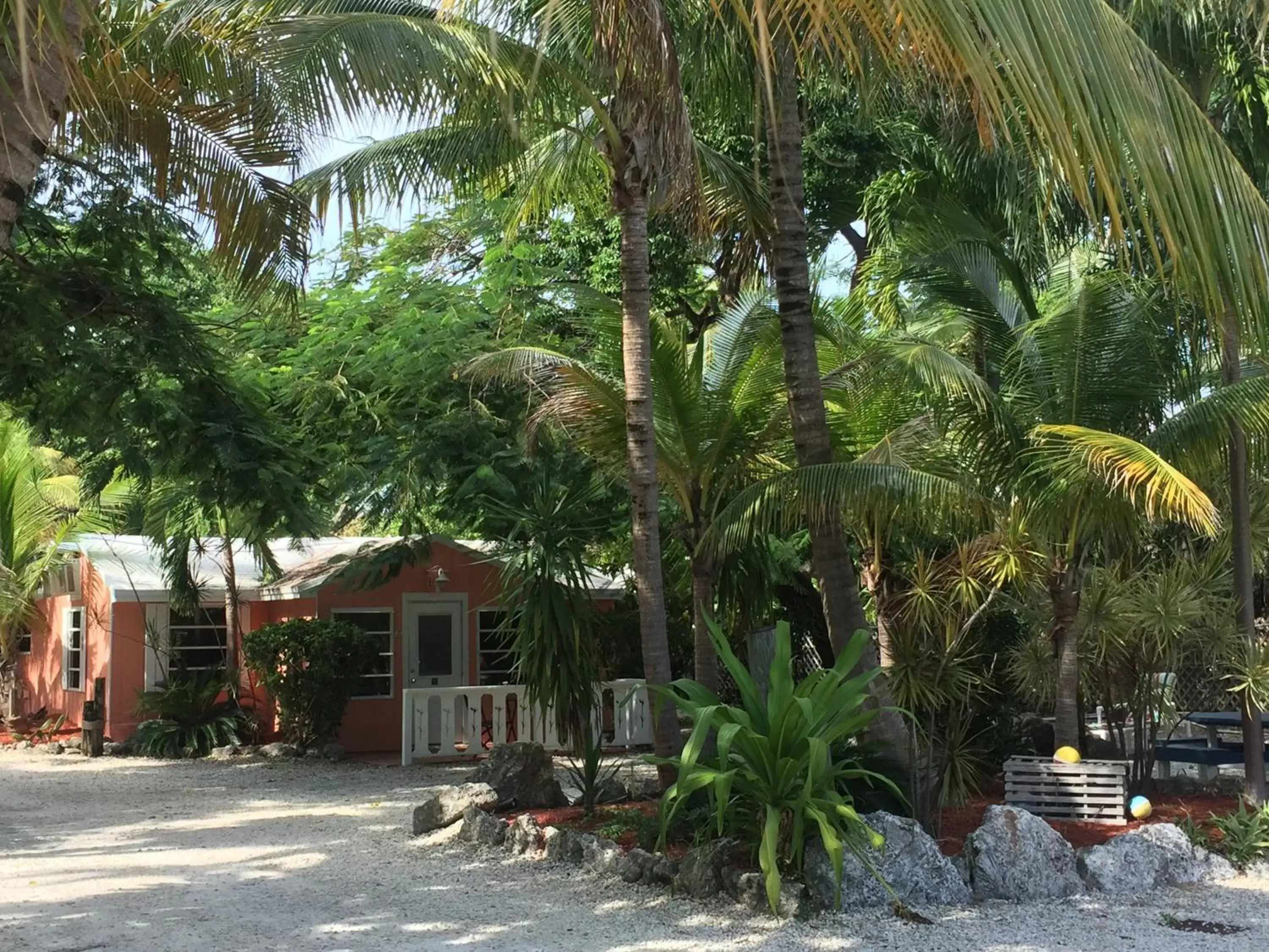 Facade/entrance, Property Building in The Pelican Key Largo Cottages