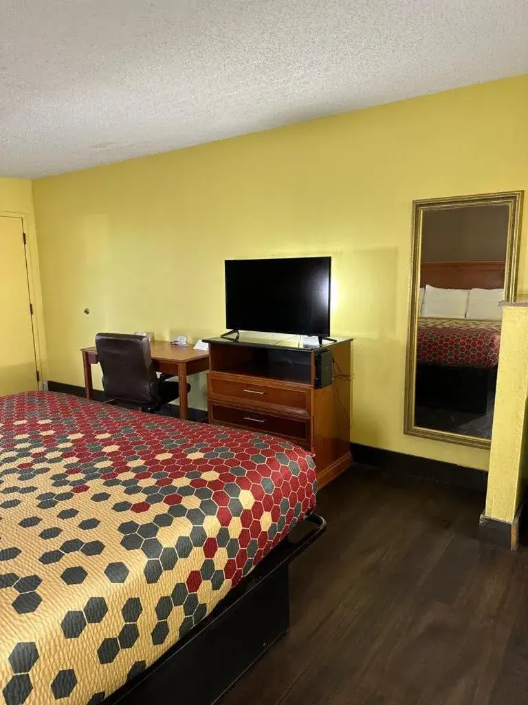 TV/Entertainment Center in Econo Lodge Picayune