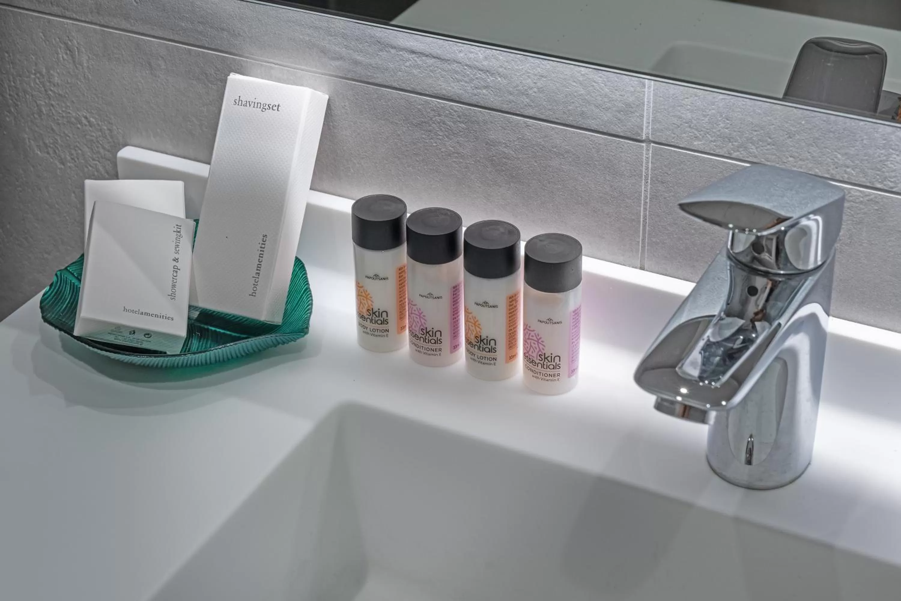 Bathroom in Exarchia House Project