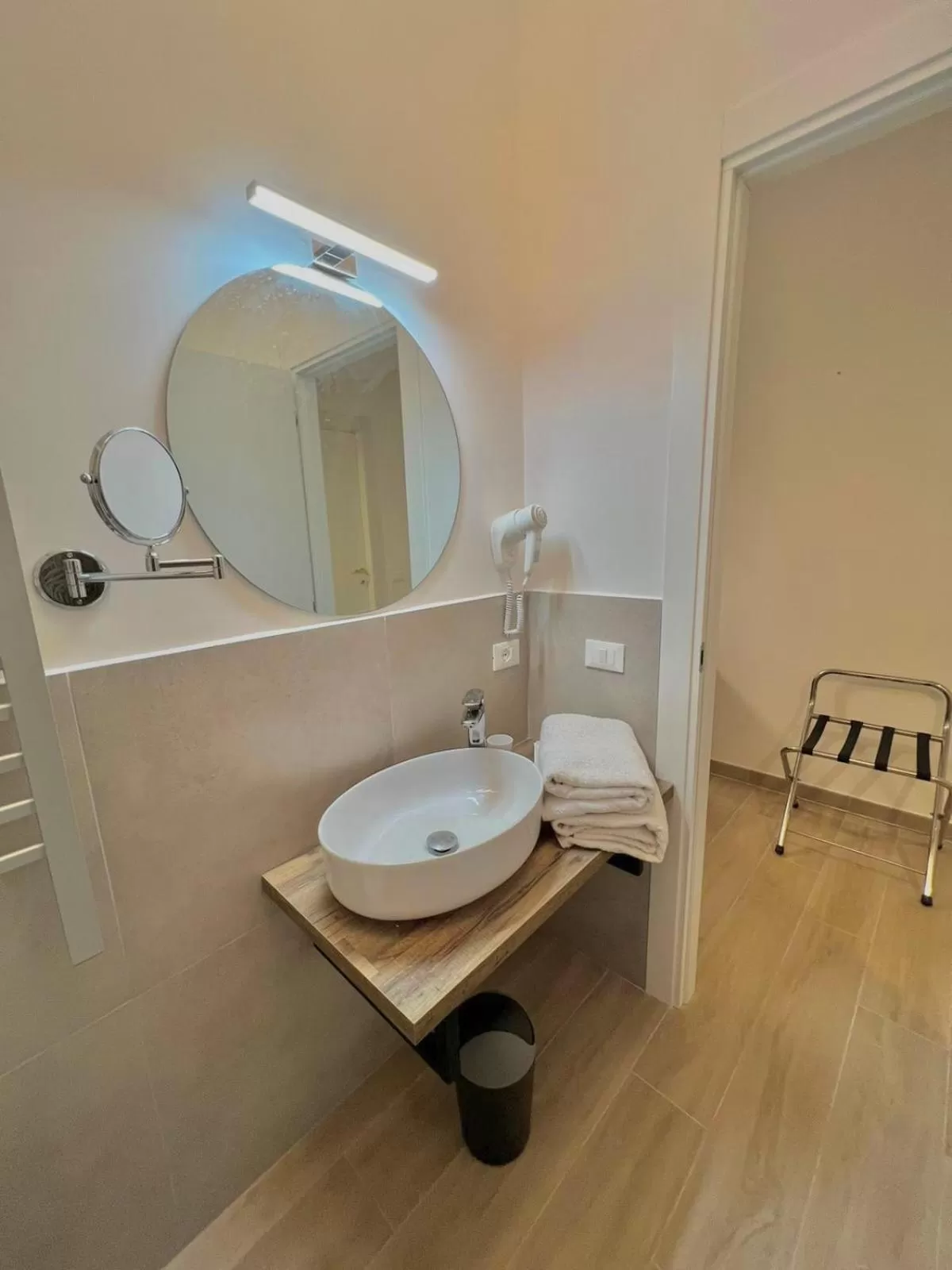 Bathroom in Relais Roma Vaticano - METRO station Ottaviano